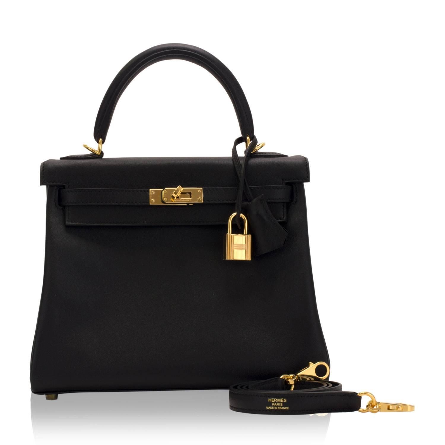 Hermes Handbag Kelly 25 Swift Leather 89 Black Color Gold Hardware 2016

Pre-owned and never used.

Bought it in Hermes store in 2016.

Composition: Leather.

Model: Kelly.

Size: 25x17x7cm

Color: 89 Black

Stamp: