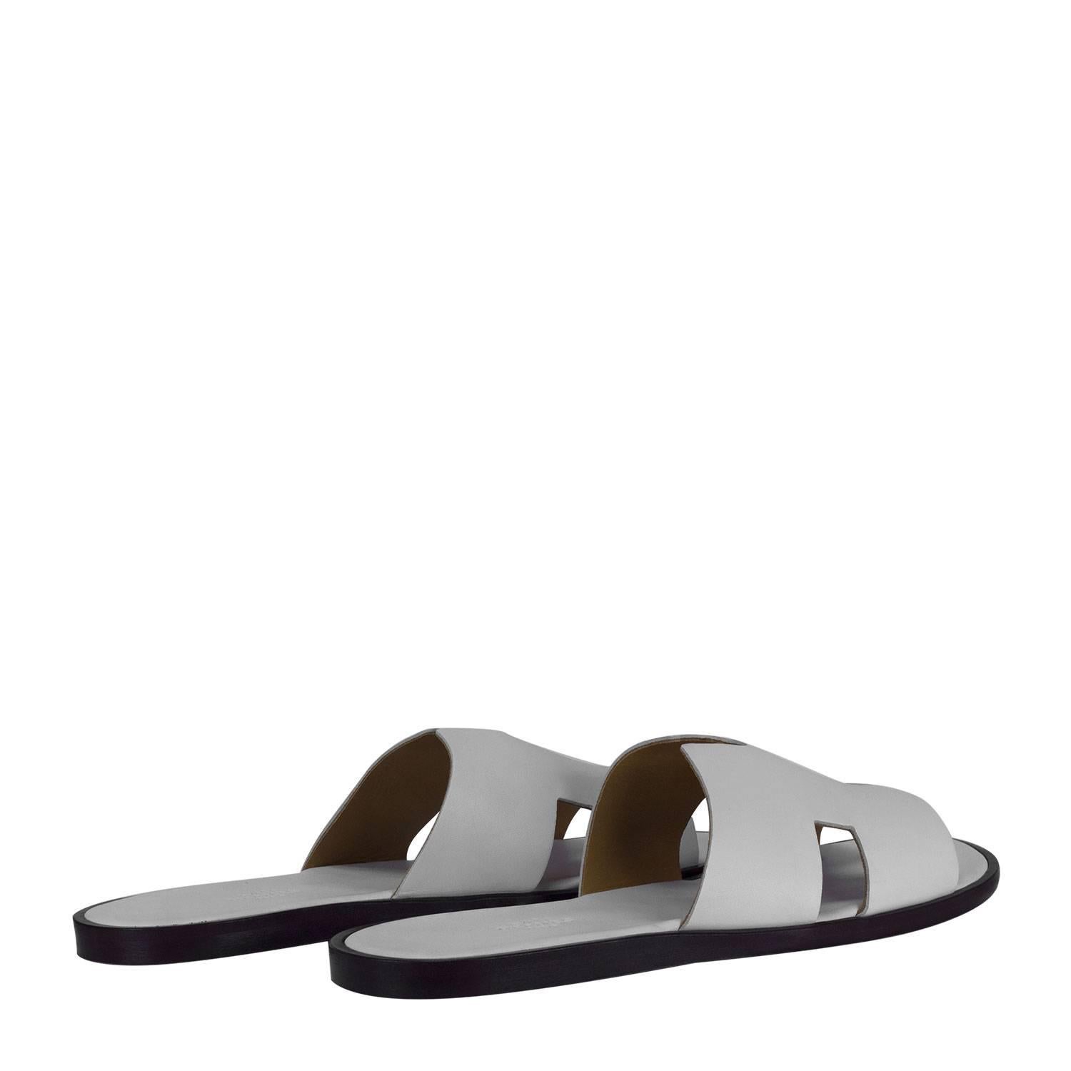 Hermes Men Sandals "Izmir" Veau Leather White Color 40 Size 2017

Pristine condition. Pre-owned and never used.

Bought it in Hermes store in 2017

Composition: Leather.

Model: Izmir.

Size: 40 EUR / 6.5 USA.

Color: 01