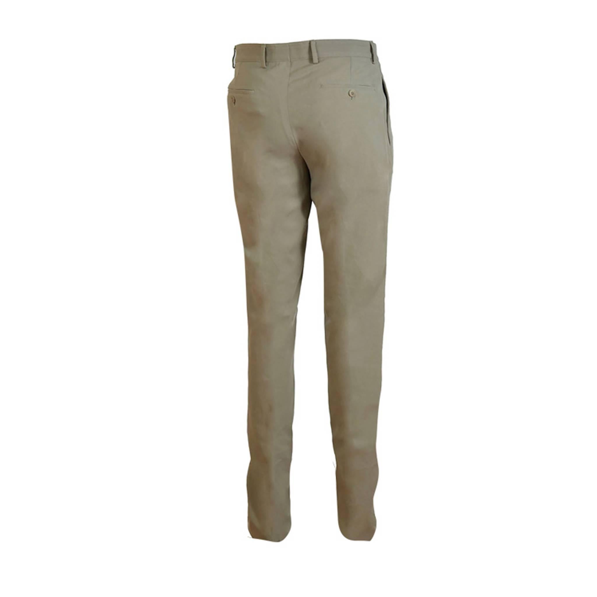 Hermes Pants Palm Beach Surpique Gabardine Sable Color Size 44.

Pre-owned and never used.

Bought it in hermes store in 2015.

Size: 44.

Color: Sable.

Model: Palm Beach Surpique Gabardine.



Details:

*Protective felt removed for purposes of