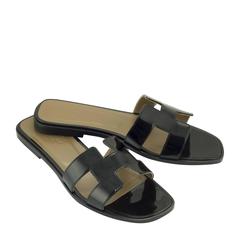 Hermes Woman Sandales "Oran" Patent Leather Black Color 8 Size