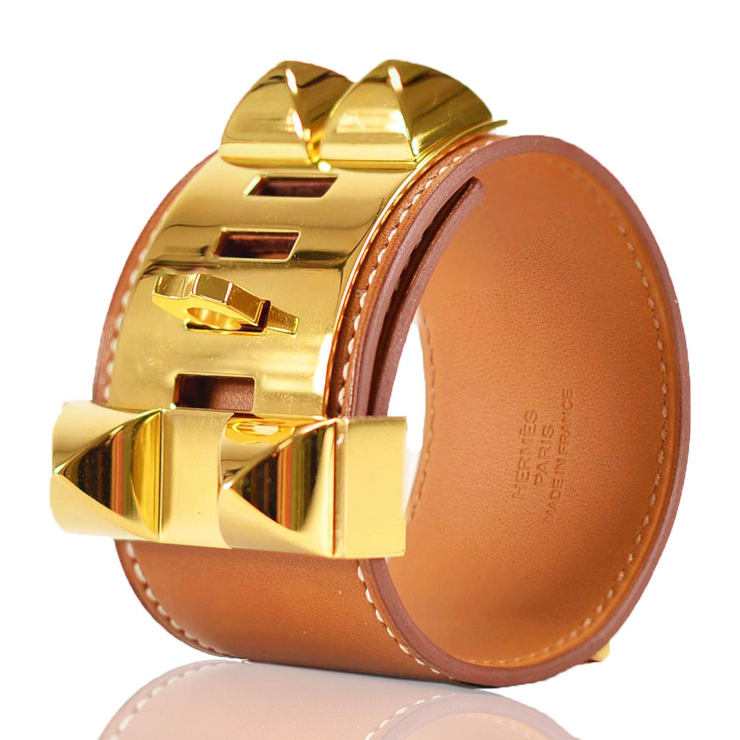 HERMES Bracelet Collier de Chien V2 S Tan Barenia Fauve Color Gold Hardware 2015

Pre-owned and never used.

Bought it in Hermes store in 2015.

Composition; Leather.

Model; Collier de Chien V2.

Size; S.

Color;