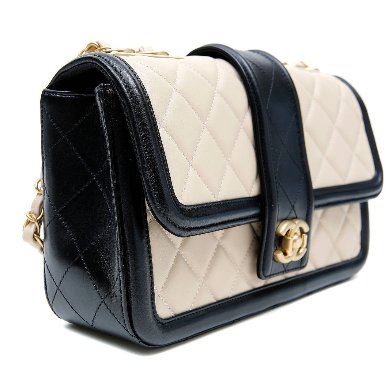 Chanel Beige Leather Black Trim Flap Bag In New Condition In Malibu, CA