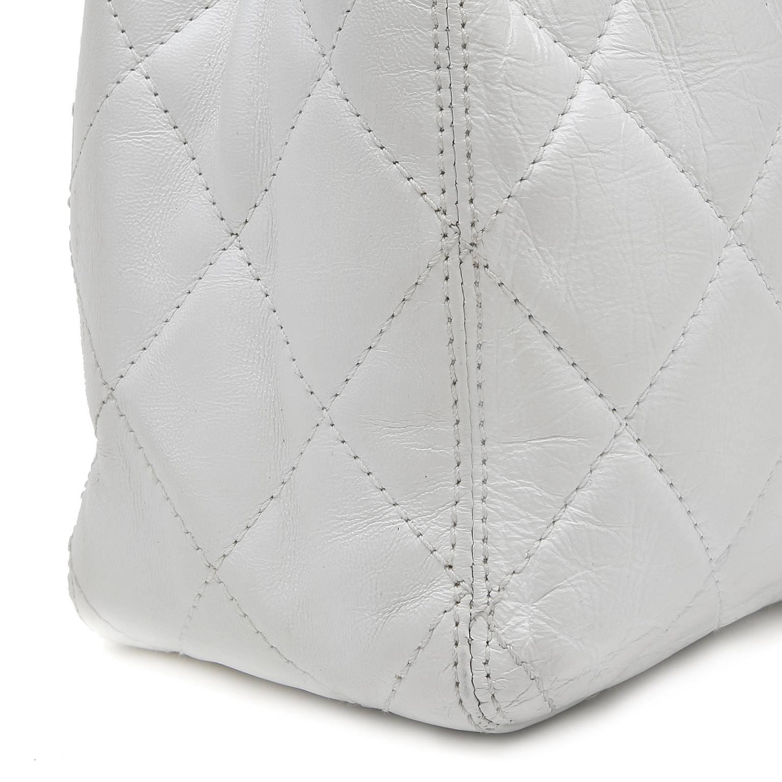 Chanel White Quilted Lambskin Bucket Bag In Excellent Condition In Malibu, CA