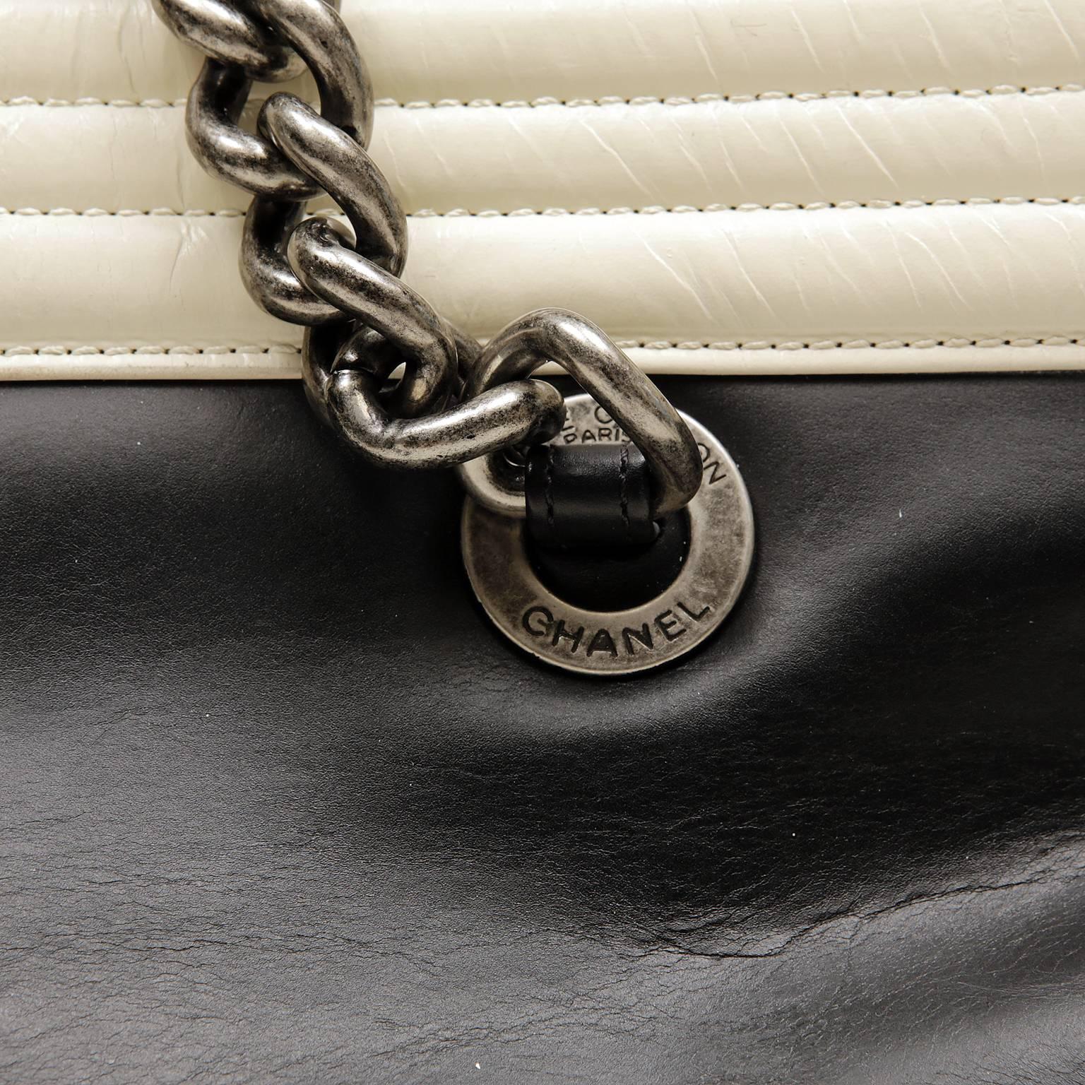 Chanel Black and Cream Leather Boy Bag Tote For Sale 2