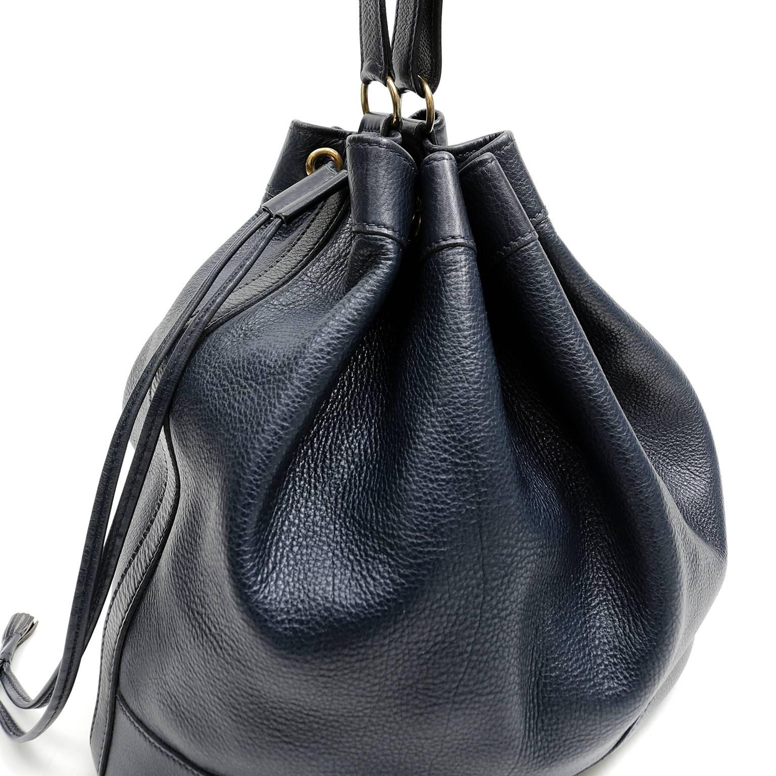 Gray Hermès Indigo Leather Drawstring Market Bucket Bag For Sale