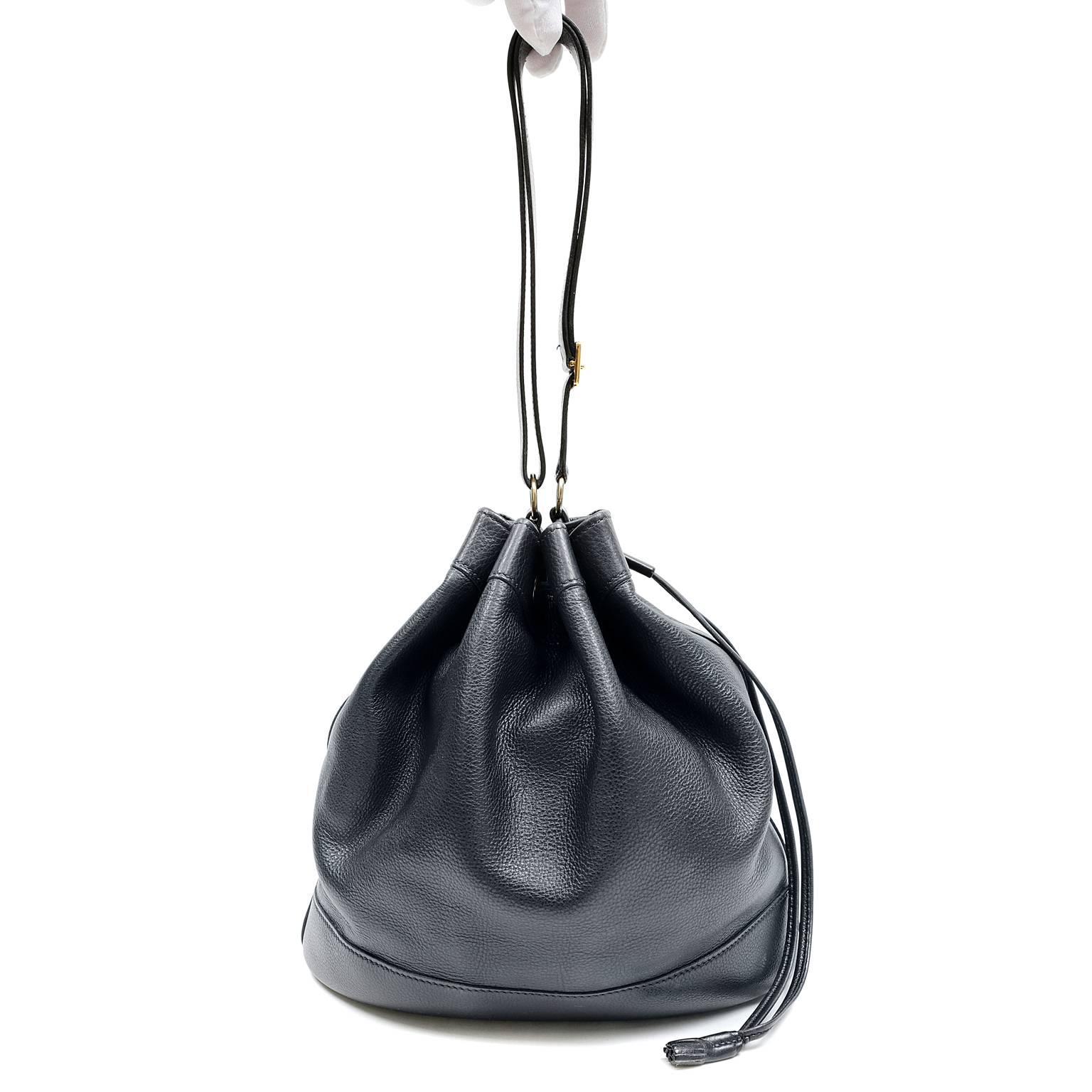 Hermès Indigo Leather Drawstring Market Bucket Bag For Sale 4