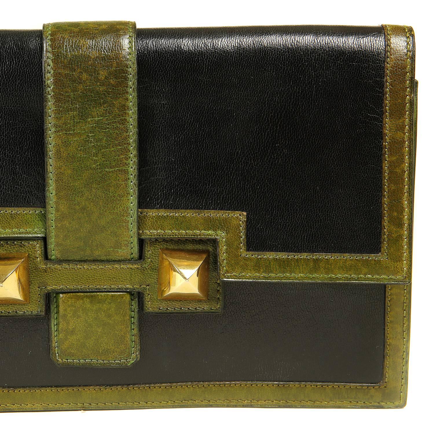 Hermès Black and Green Leather Clutch with chain strap For Sale 2