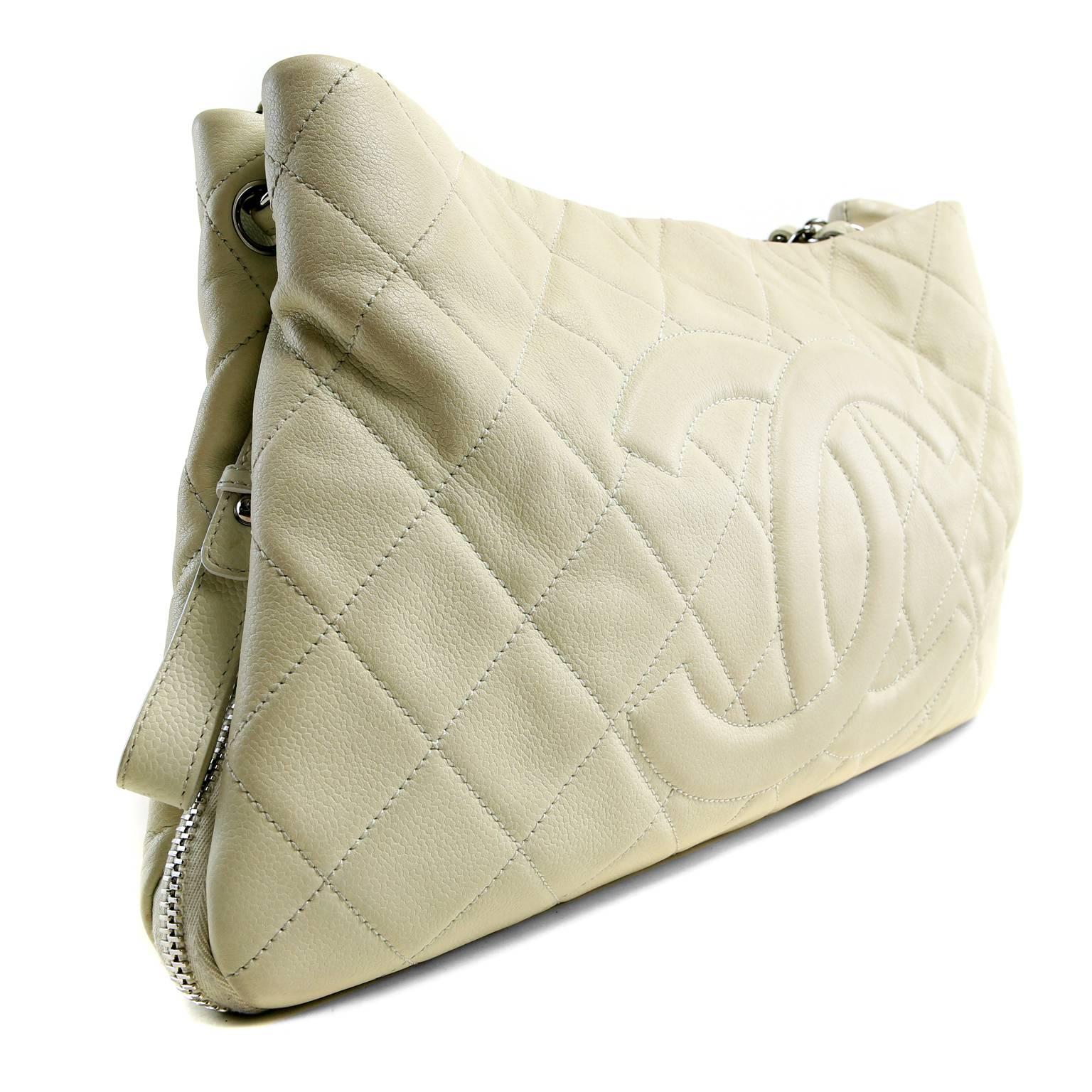 Chanel Ivory Caviar Zip Around Expandable Tote is in pristine condition.  Beautiful for every day, this bag is designed with an expandable bottom to vary the silhouette and add capacity. 
 
Neutral ivory leather is textured and durable.  Quilted