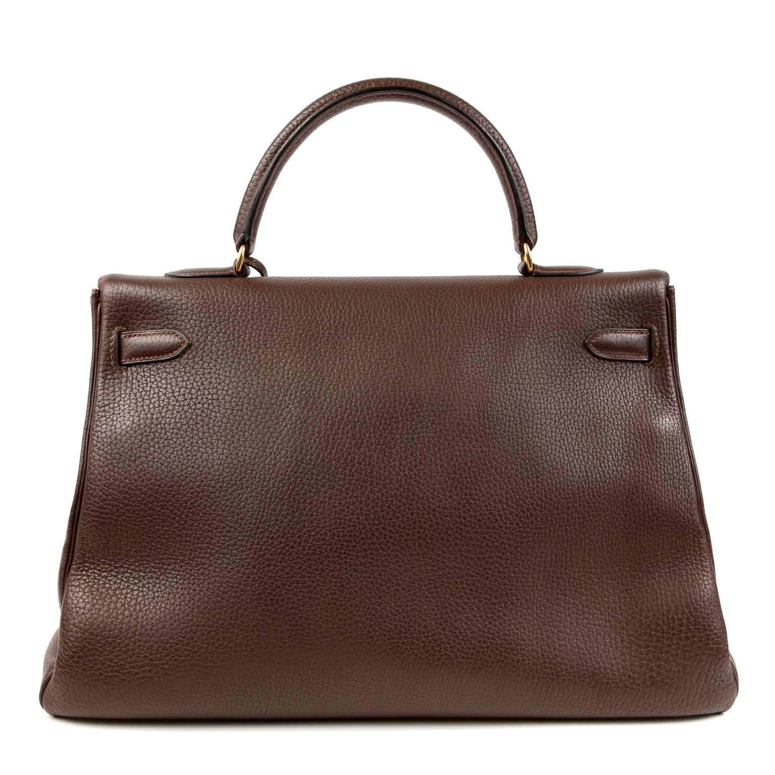 Hermès Cacao Togo 35 cm Kelly Retourne- Excellent Condition
    Hermès bags are considered the ultimate luxury item worldwide.  Each piece is handcrafted with waitlists that can exceed a year or more.  The demure Kelly Retourne, or Souple, is a bit