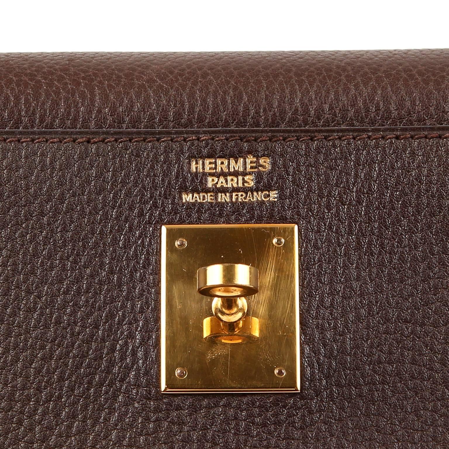 Hermès Cacao Togo 35 cm Kelly Retourne with Gold Hardware For Sale 1