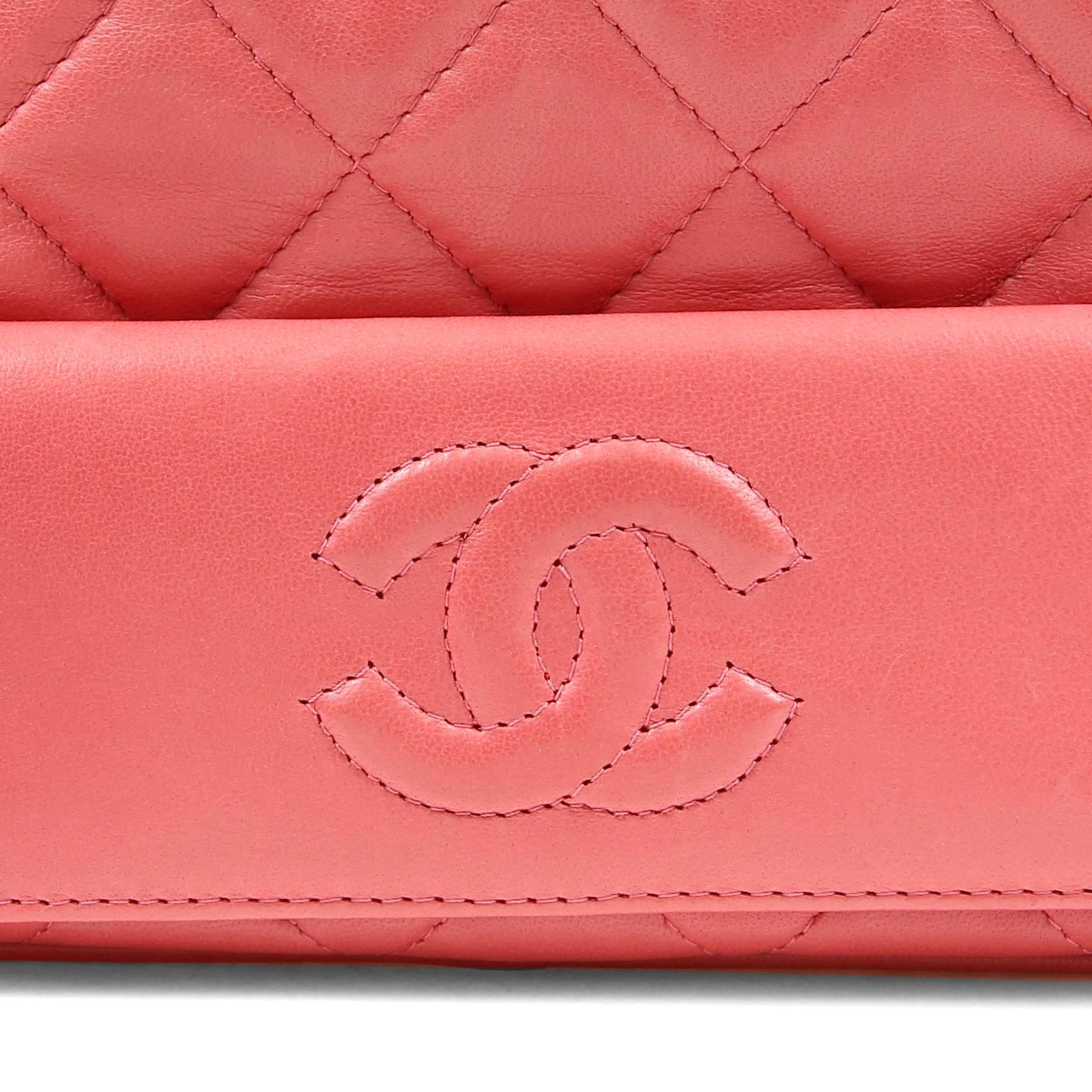 Women's Chanel Pink Leather Vintage Camera Bag