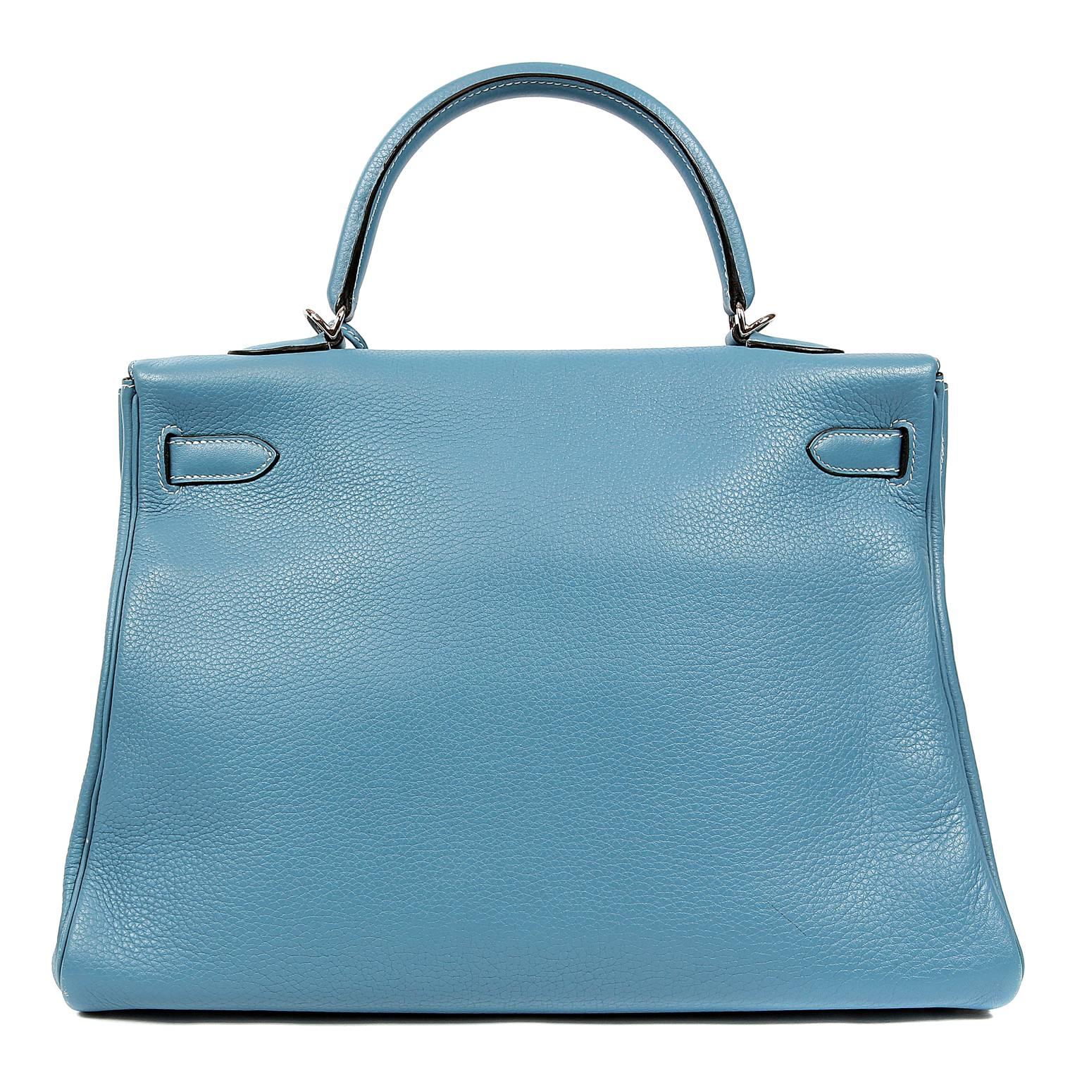 Hermès Blue Jean Clemence 35 cm Kelly Retourne- EXCELLENT PLUS Condition
  Hand stitched by skilled craftsmen, wait lists of a year or more are common for Hermès bags. Blue Jean paired with palladium is a beautiful combination in the Retourne Kelly.