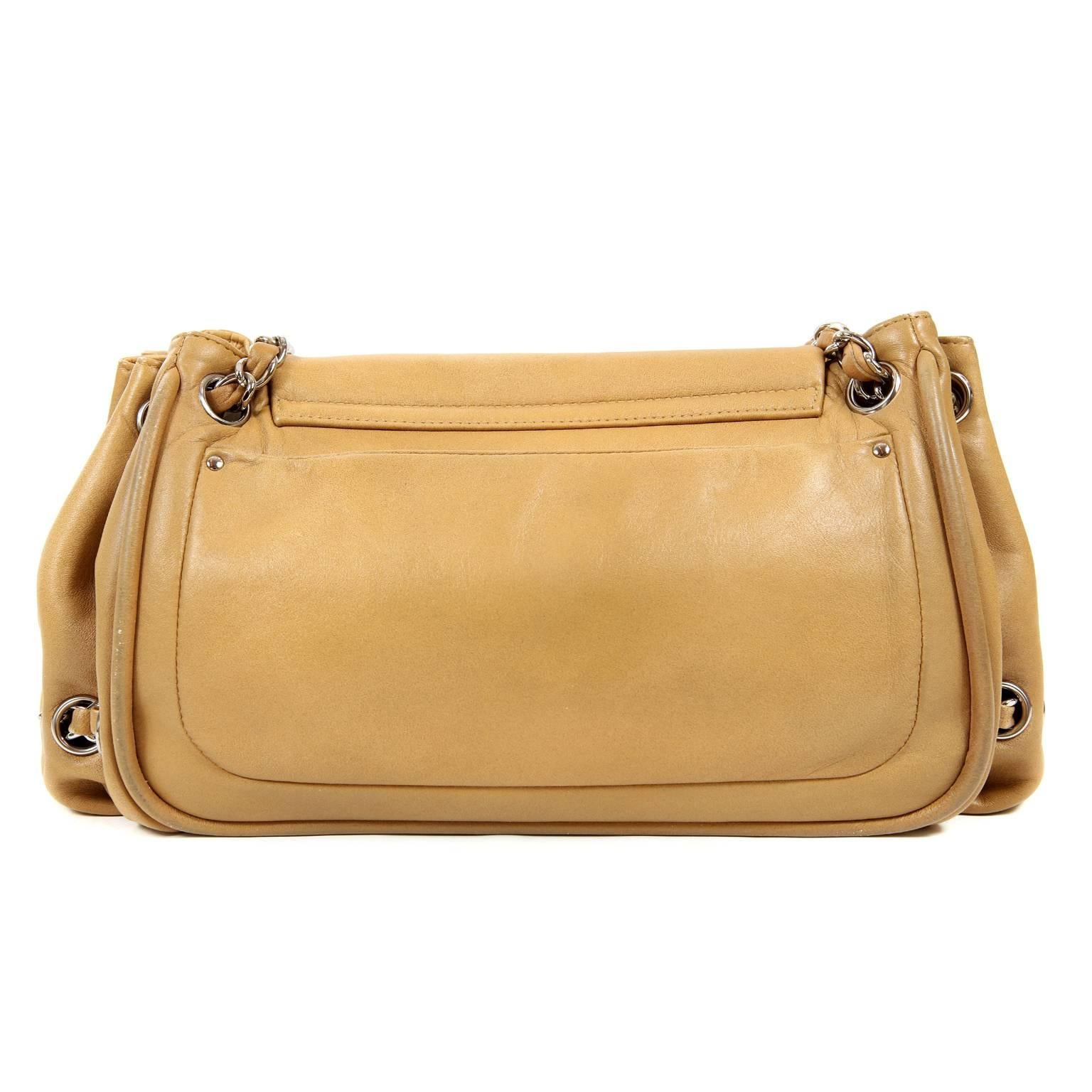 This authentic Chanel Beige Leather Accordion Flap Bag is in excellent plus condition.  The expandable style is perfect for every day in a warm neutral that complements any other color.  
Honey beige leather flap bag has tonal interlocking CC