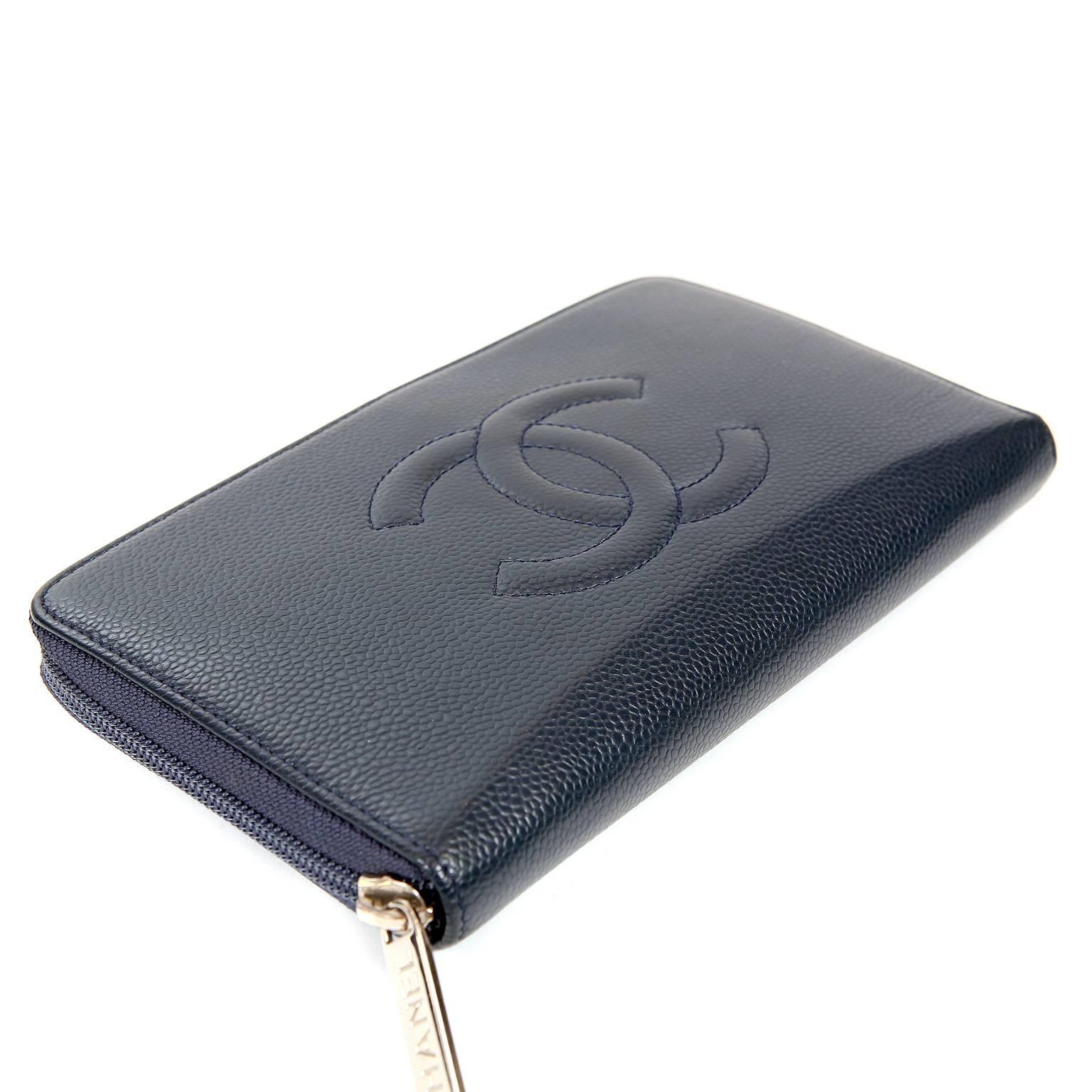 Chanel Navy Caviar Leather XL Zip Wallet In New Condition For Sale In Malibu, CA