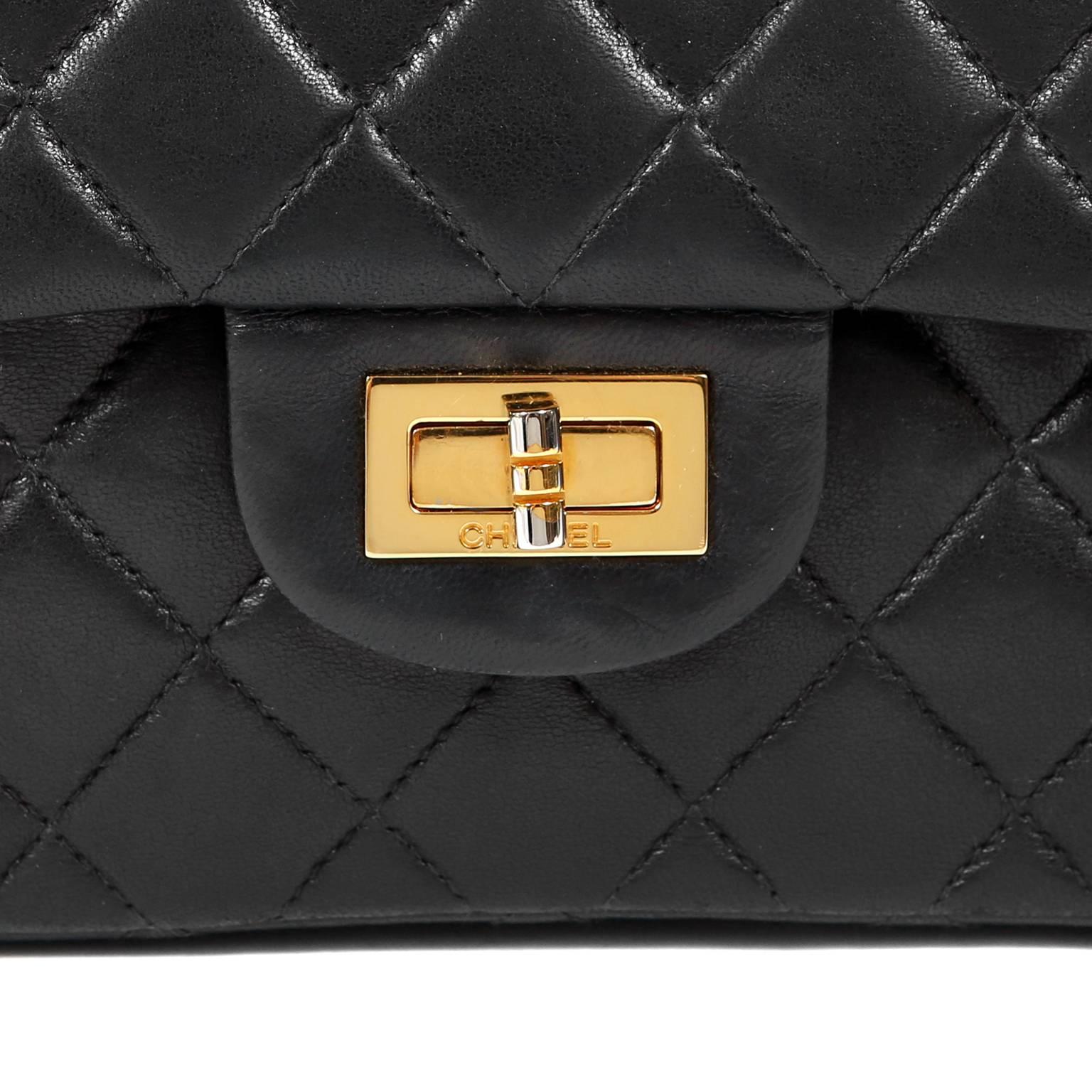 Chanel Black Lambskin 2.55 Reissue Medium Flap Bag with Gold Hardware In Excellent Condition For Sale In Malibu, CA