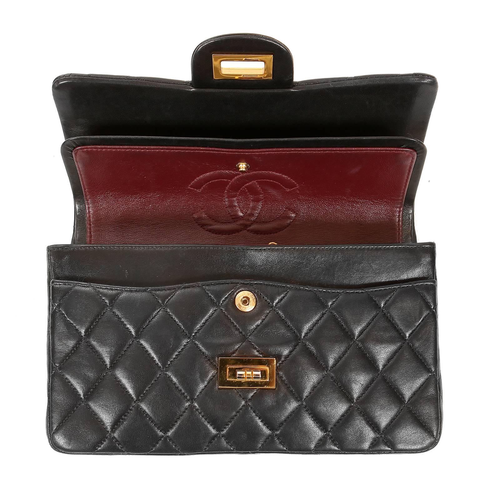 Women's Chanel Black Lambskin 2.55 Reissue Medium Flap Bag with Gold Hardware For Sale