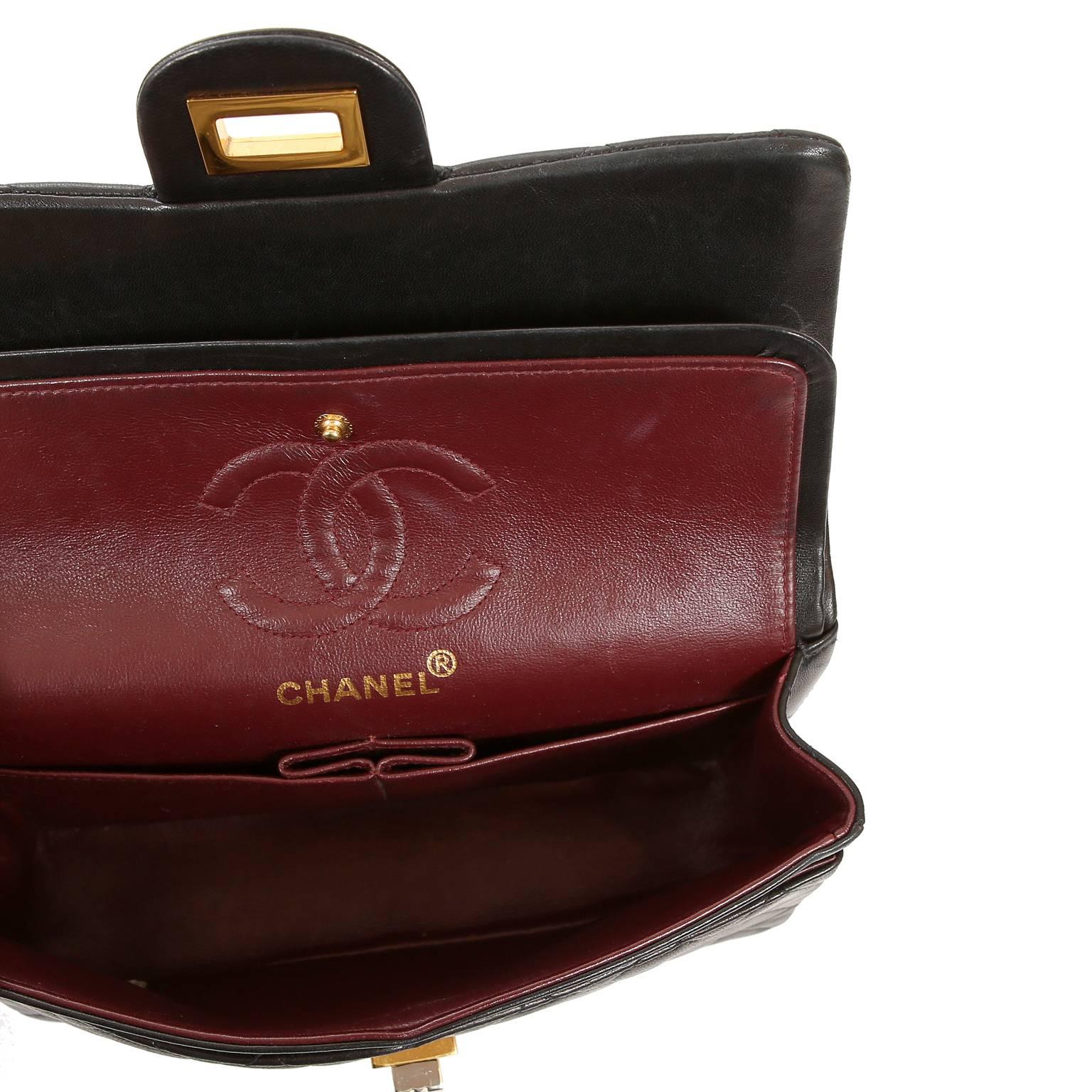 Chanel Black Lambskin 2.55 Reissue Medium Flap Bag with Gold Hardware For Sale 1