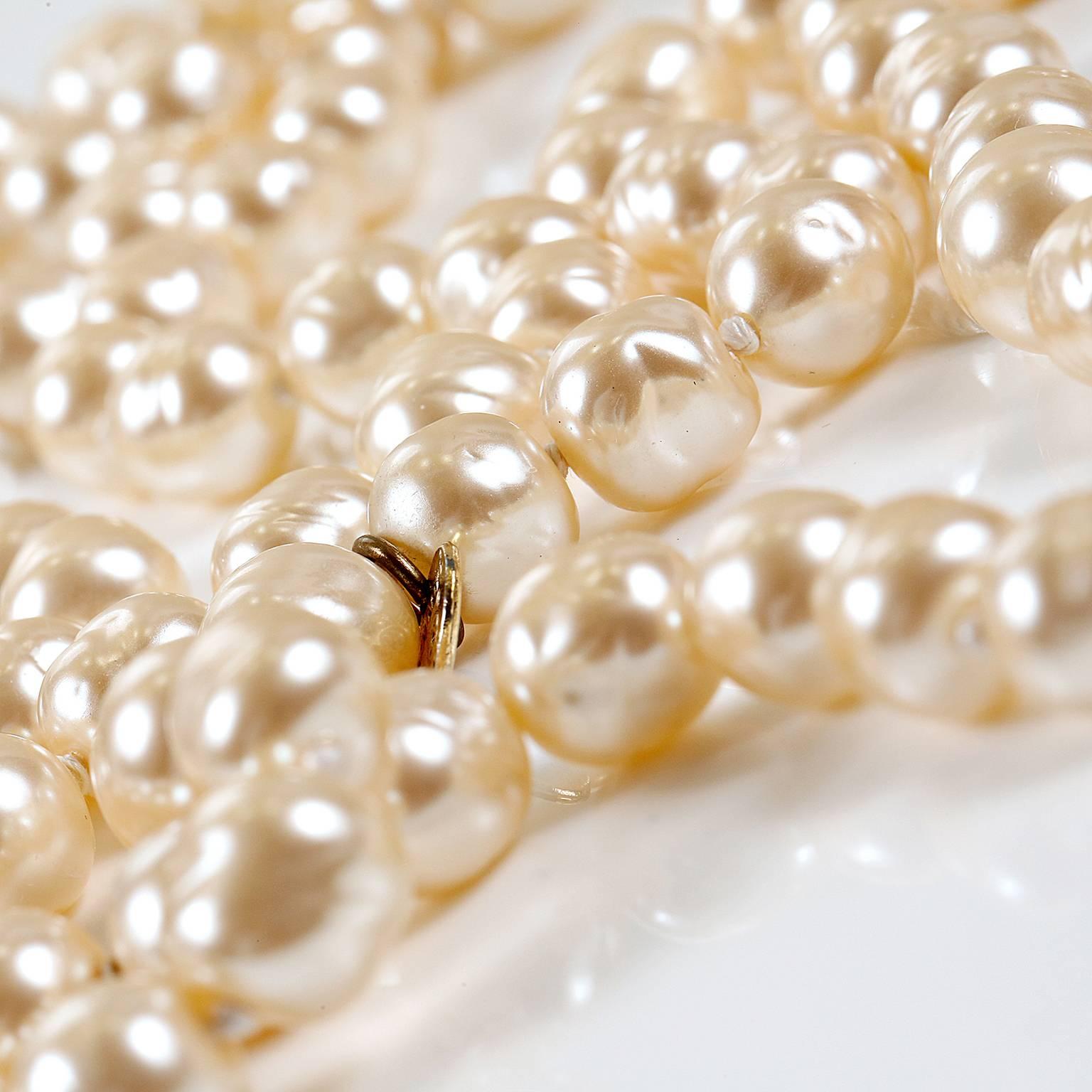 Chanel Baroque Pearl Vintage  Long Necklace For Sale 2