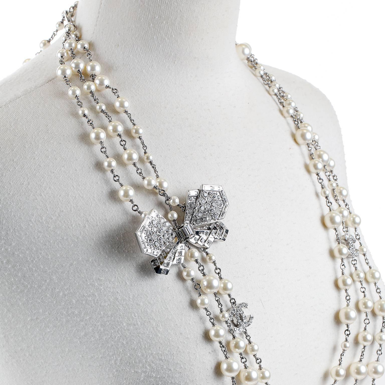 Chanel Crystal Butterfly Triple Strand Pearl Necklace- PRISTINE
  A breathtaking piece that is sure to have collectors swooning.  
Triple strand of various sized pearls on silver tone chain.  Art deco crystal encrusted large butterfly seemingly