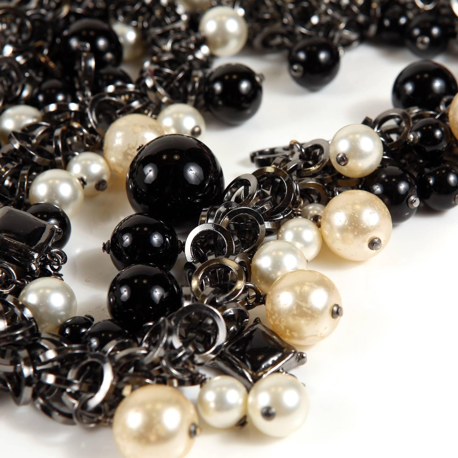 Women's Chanel Black and White Pearl Necklace For Sale