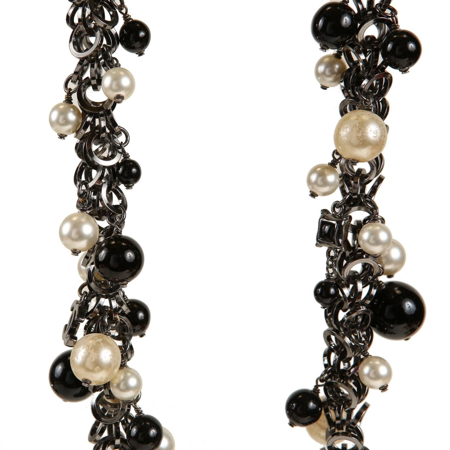 Chanel Black and White Pearl Necklace For Sale 2