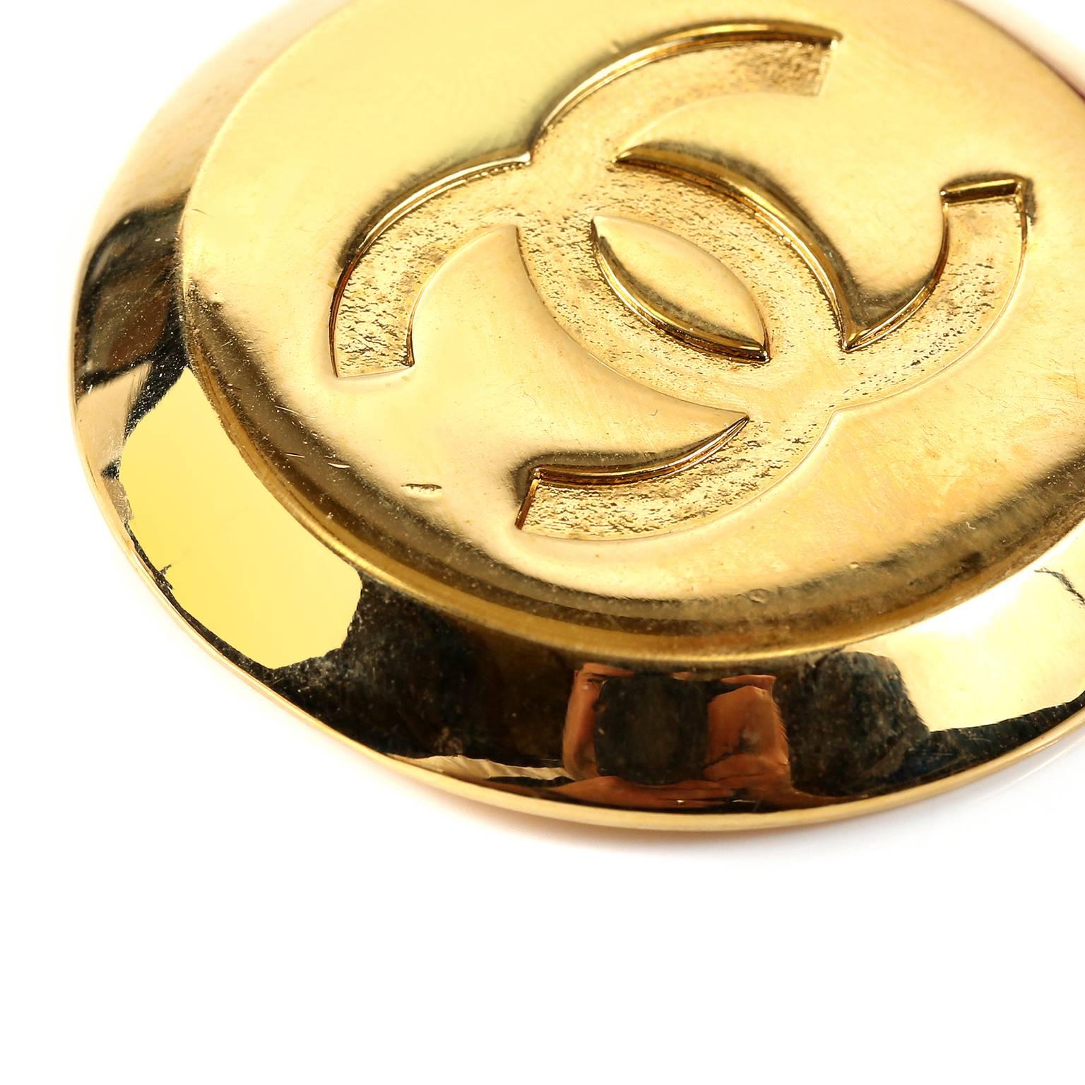 Chanel Gold CC Scarf Clip In Excellent Condition For Sale In Malibu, CA