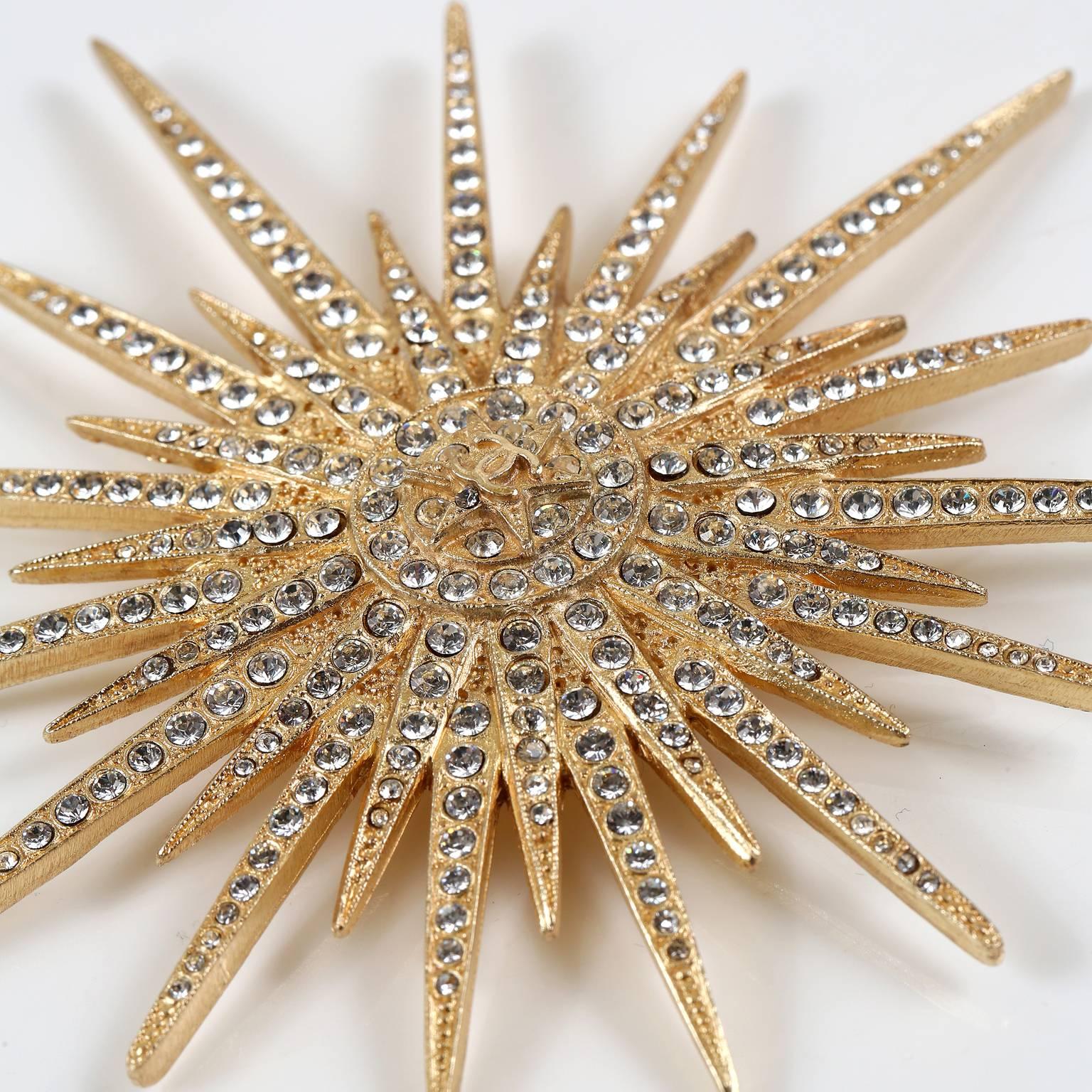 Women's Chanel Gold Starburst Brooch Pin For Sale