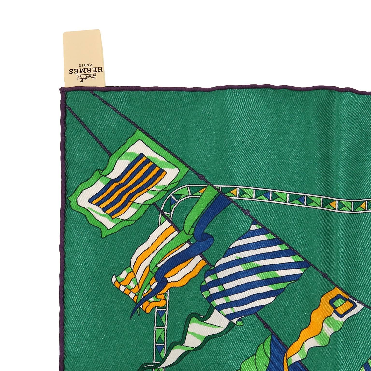 Hermes Claque au Vent 90 cm Silk Scarf- Green For Sale 2