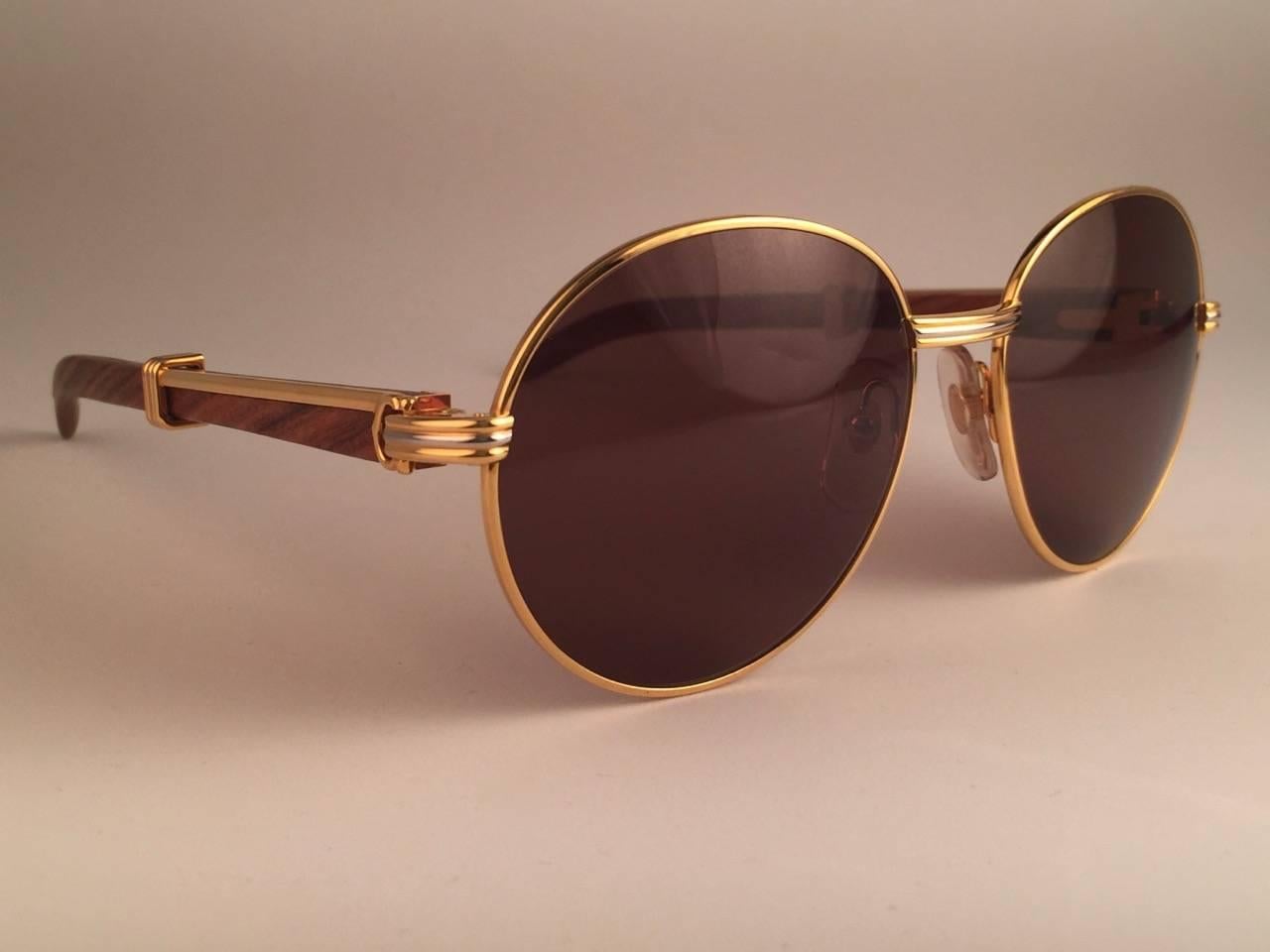 New Cartier Wood Bagatelle Round Gold & Precious Palisander 55mm Brown Lens In New Condition In Baleares, Baleares