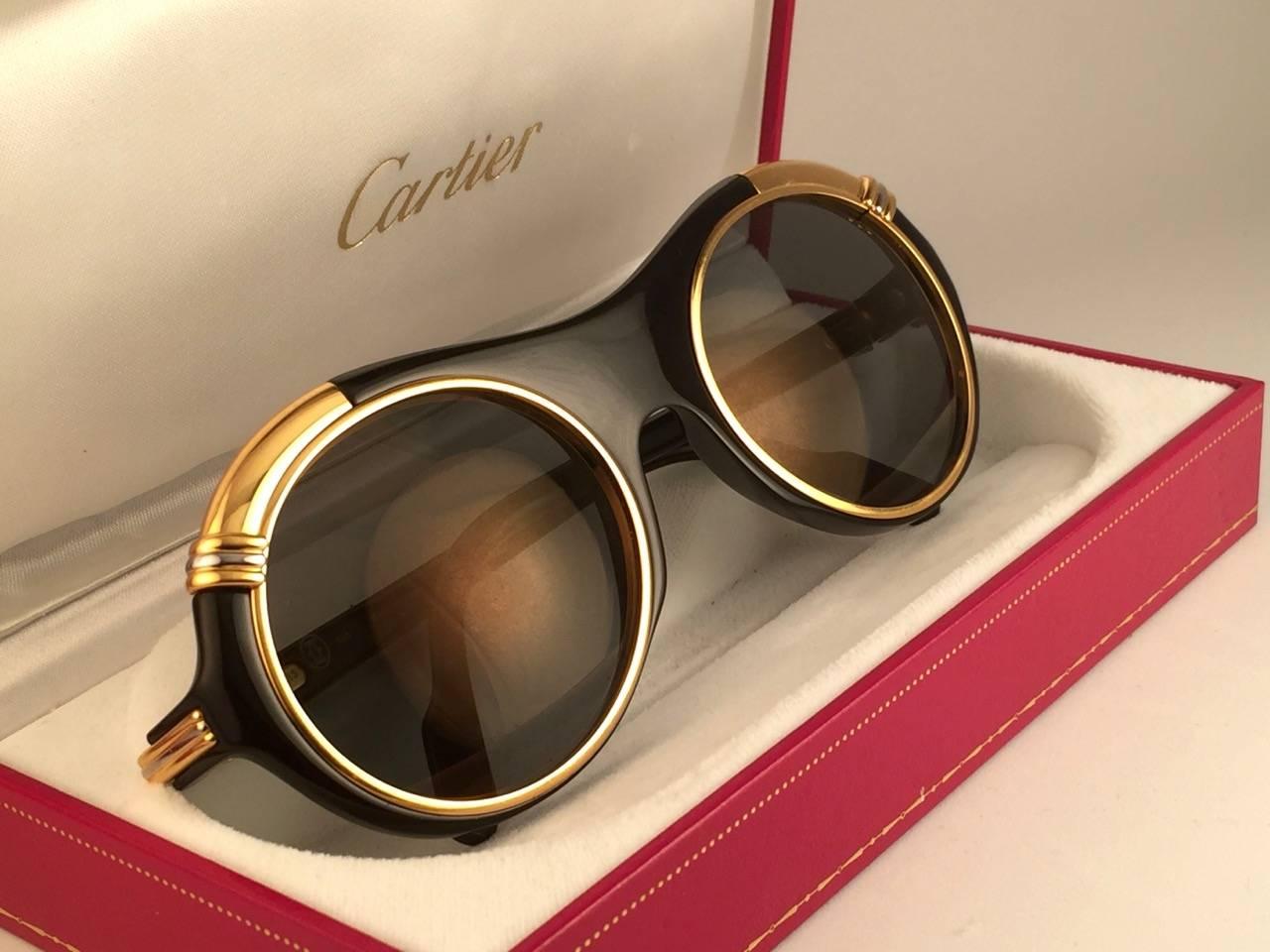 New from 1991 Original Cartier Diabolo Art Deco Sunglasses with spotless amazing brown gold mirrored (uv protection). 
Frame has the famous real gold and white gold accents in the middle and on the sides.
All hallmarks. Cartier gold signs on the
