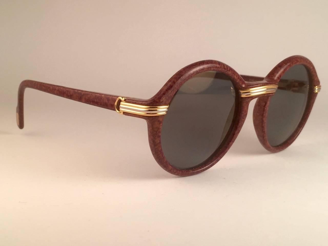 New Cartier Cabriolet Round Brown 49MM 18K Gold Sunglasses France 1990's In New Condition In Baleares, Baleares