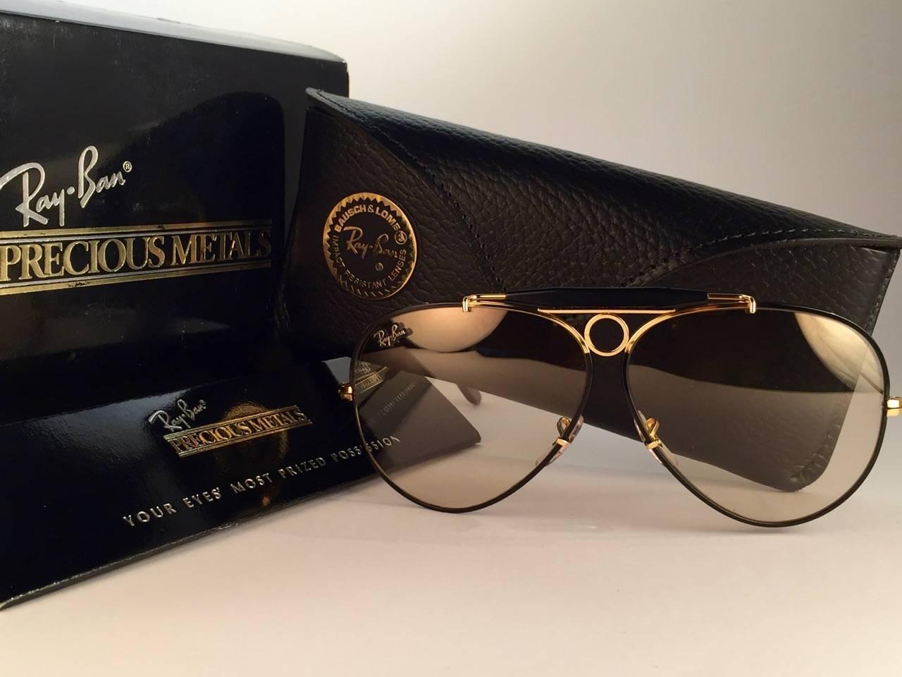 New Collectors Item Precious Metals Shooter in 62mm with original case. 
Full set. Frame is 24 k gold heavy plated combined with black enamel. 
The lenses are amazing brown changeable with a gradient and slight mirror. 
Ray Ban logo is on top of the