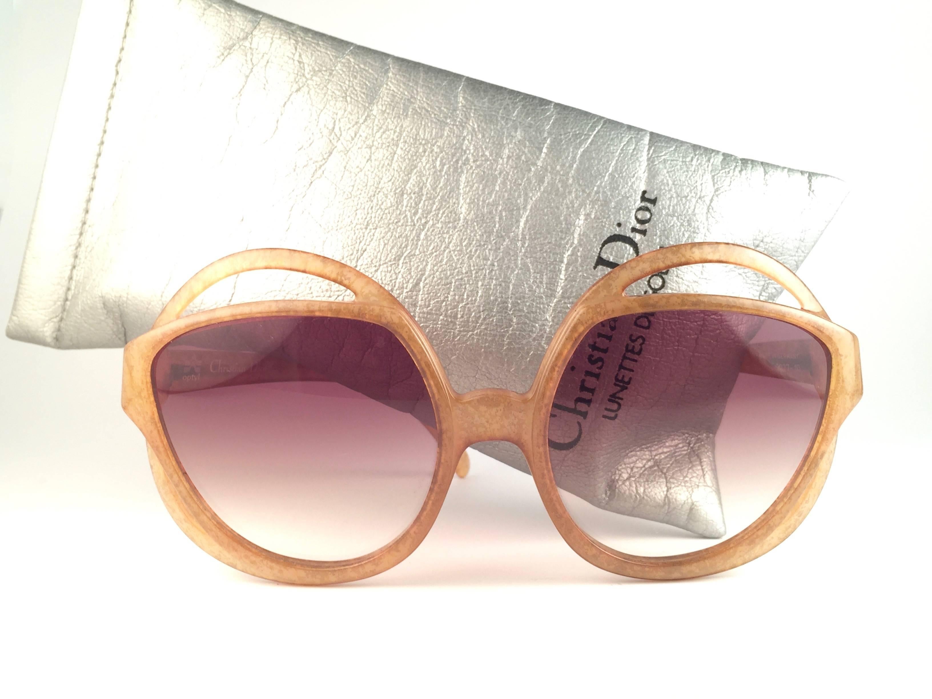 New Vintage Christian Dior 2027 10 Amber Jasped frame sporting spotless brown gradient lenses. 

Made in Germany.
 
Produced and design in 1970's.

A collector’s piece!

New, never worn or displayed. Comes with its original silver Christian Dior