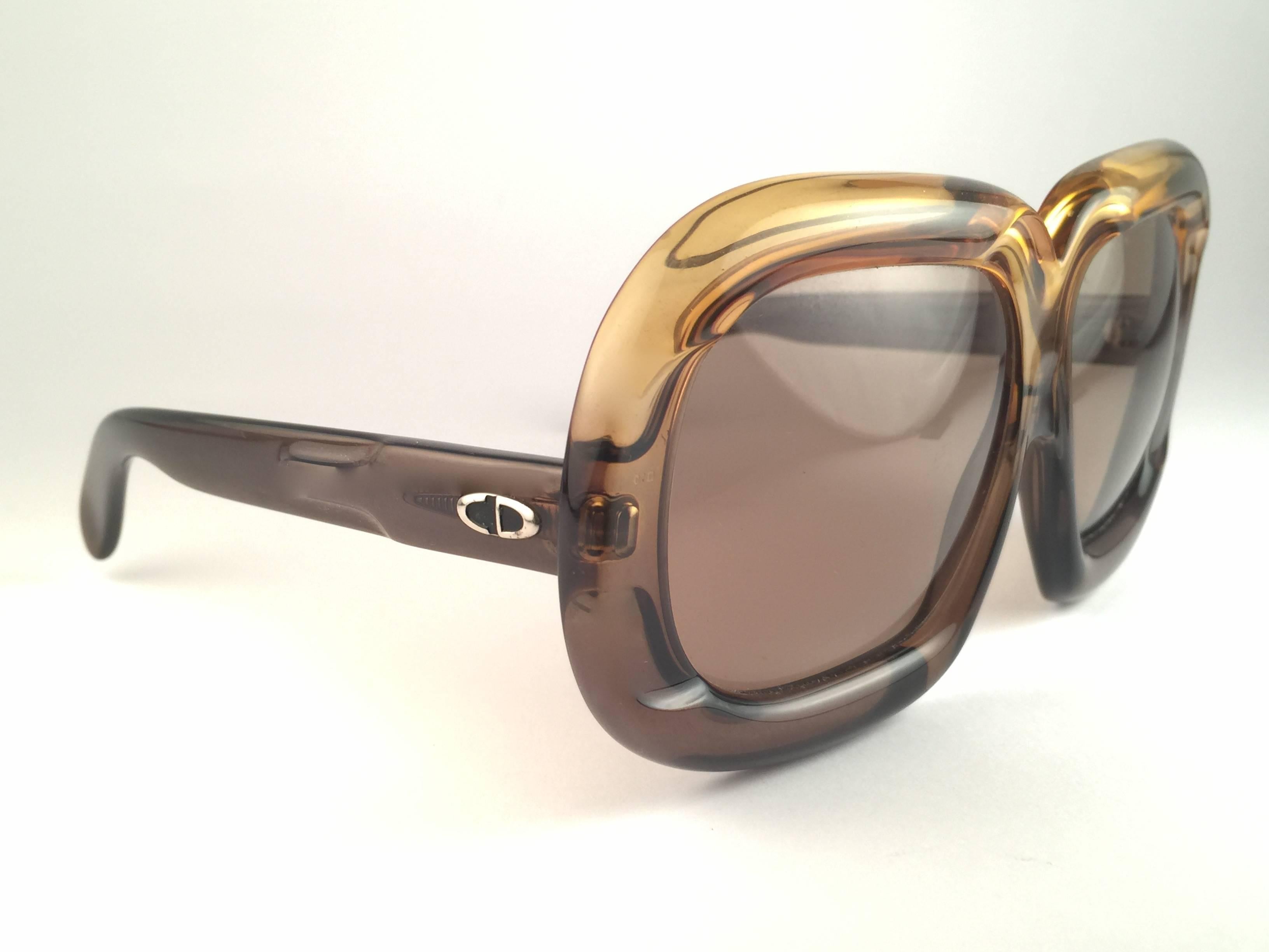 New Vintage Christian Dior D10 Oversized two tone ombre frame sporting spotless solid brown lenses. 

Made in Germany.
 
Produced and design in 1970's.

New, never worn or displayed. Comes with its original silver Christian Dior Lunettes sleeve.