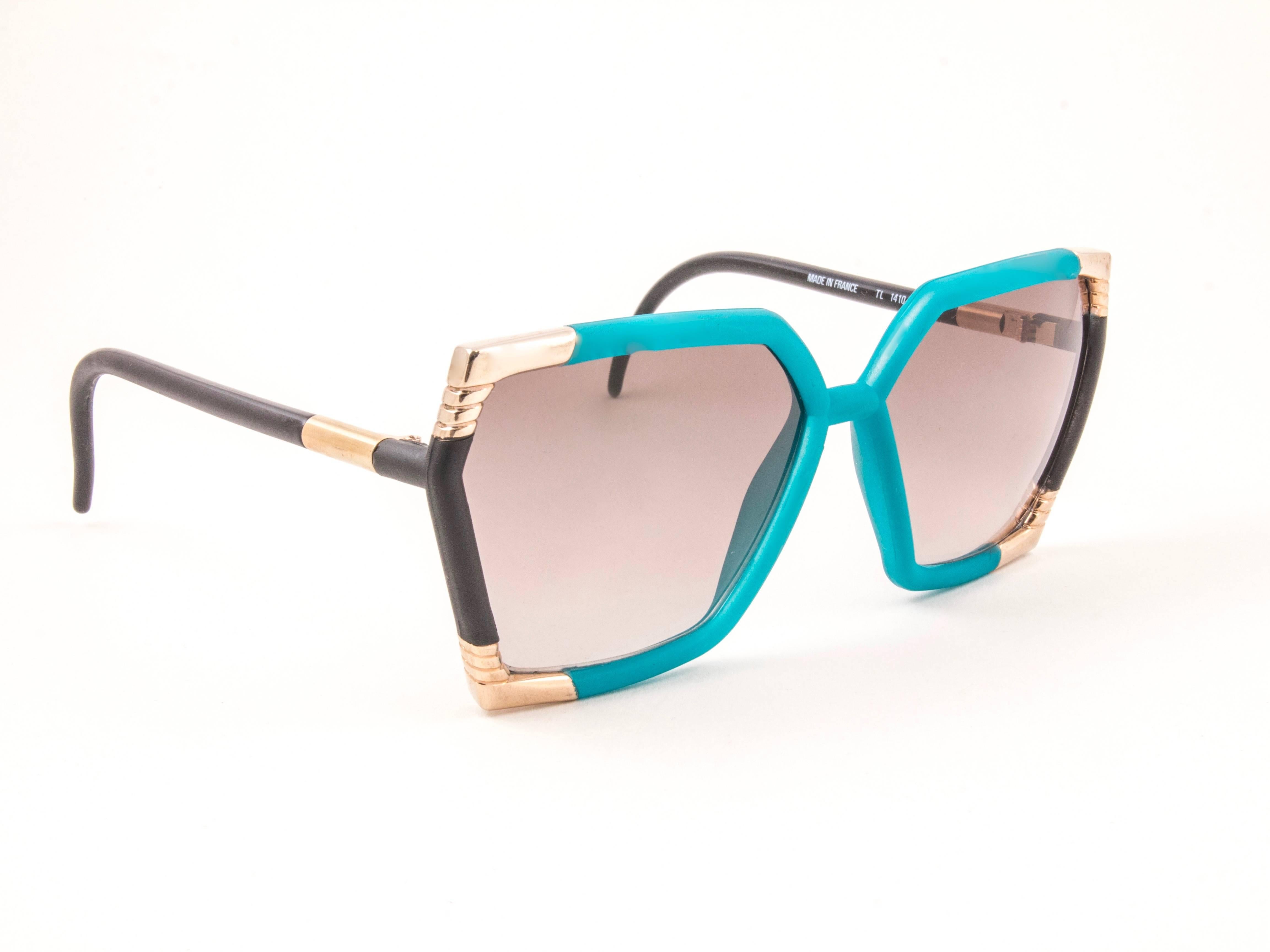 New Vintage Ted Lapidus Paris TL 14 01 Turquoise & Gold 1970 Sunglasses In New Condition In Baleares, Baleares