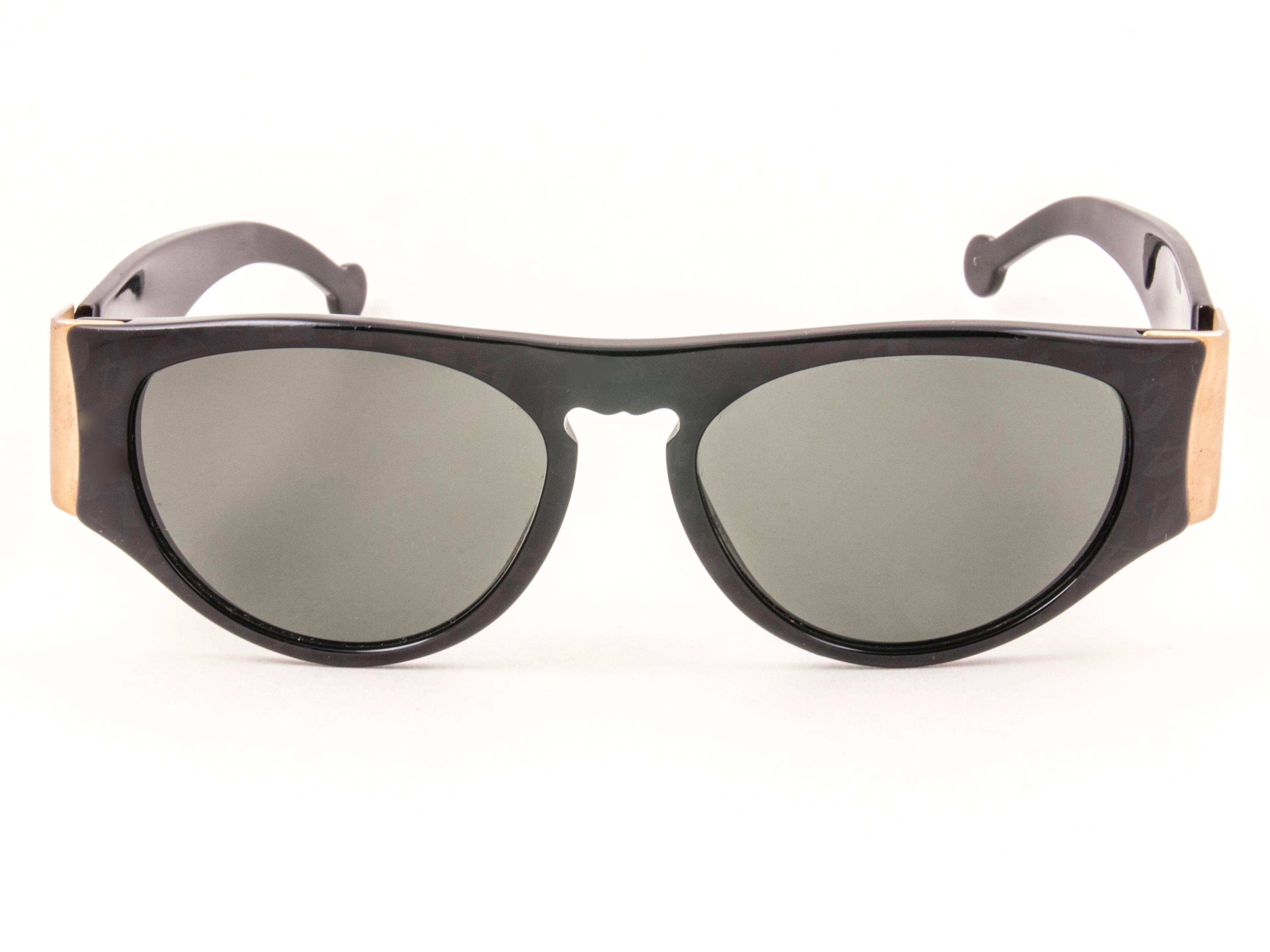 Noir Karl Lagerfeld lunettes de soleil vintage neuves L3606 noires et grises, Allemagne, 1990 en vente