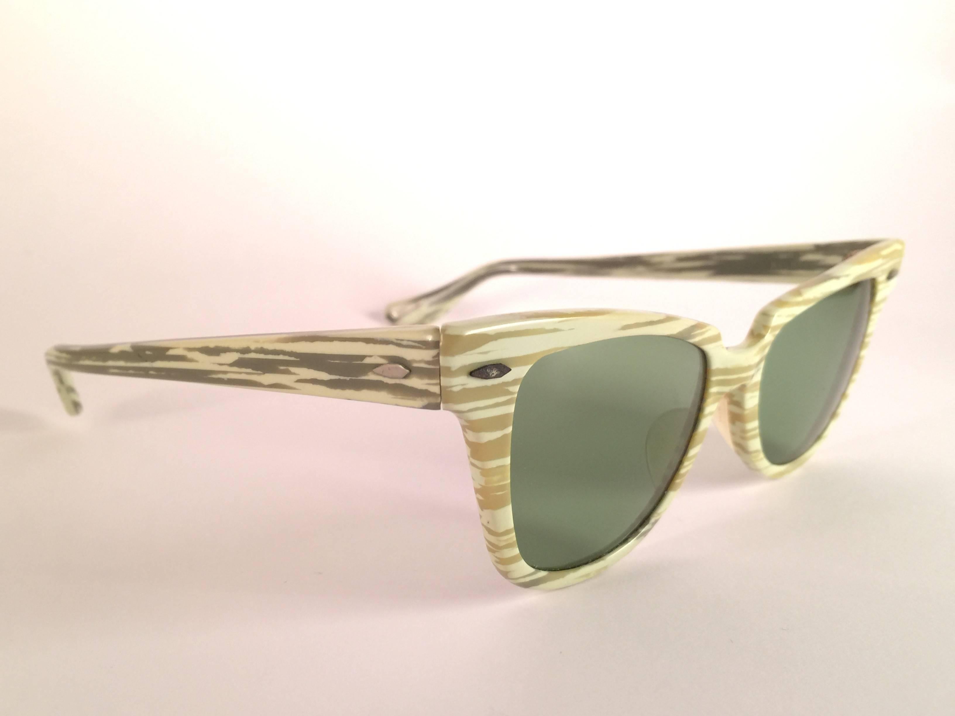 Rare 1960's Mint green Ray Ban B&L sunglasses.  
Bausch and Lomb USA Made. Rb3 green lenses. 
Straight out of the 1960's. All hallmarks. 
Minor sign of wear due to 60 years of storage. 
A Piece of sunglasses history.