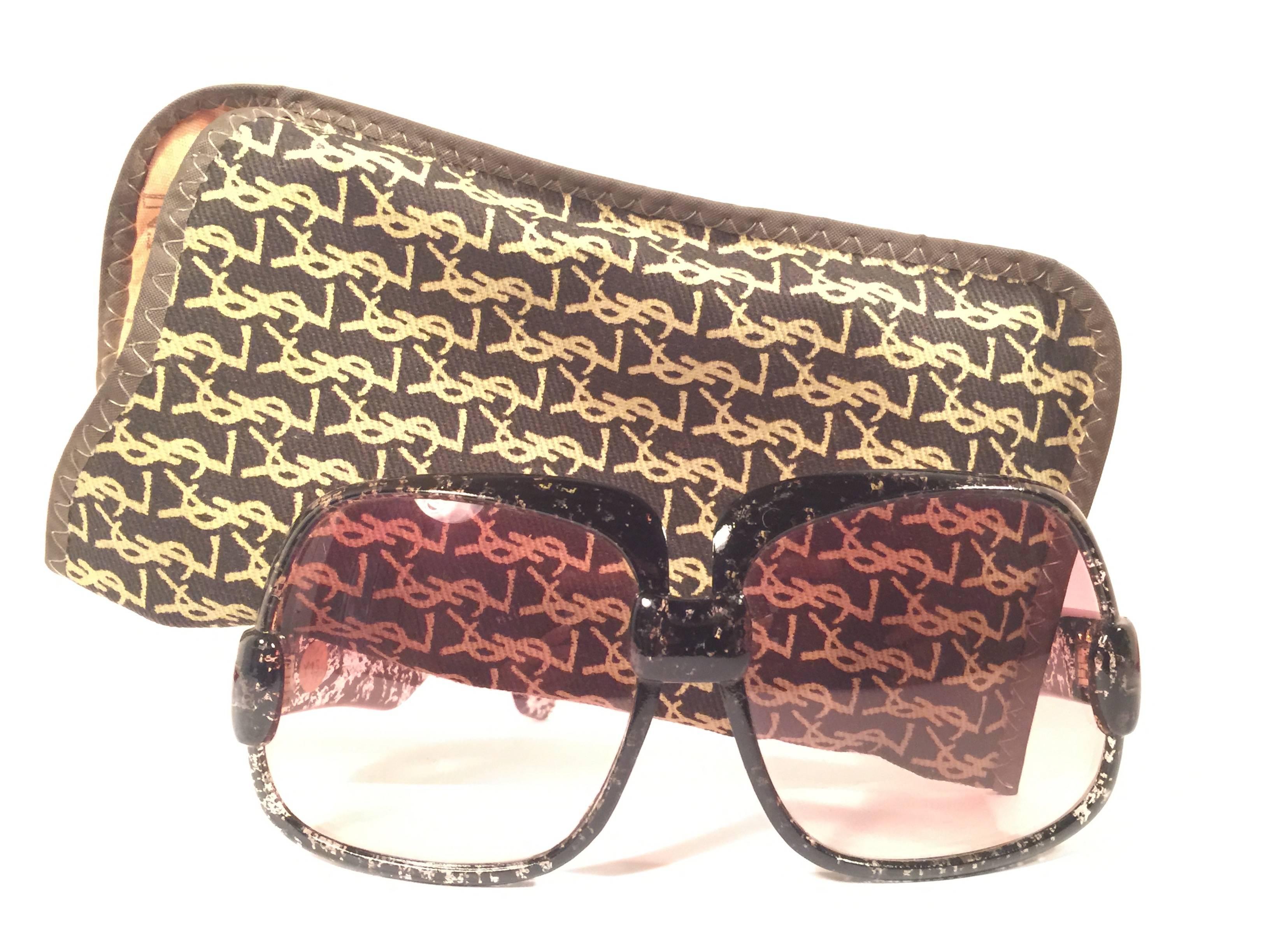 New Vintage Yves Saint Laurent YSL 653 Jasped Brown 1970 France Sunglasses



Beautiful and stylish vintage new Yves Saint Laurent 1970’s Oversized  sunglasses in a translucent jaspe black frame. Spotless pair of rose gradient lenses.
New! never