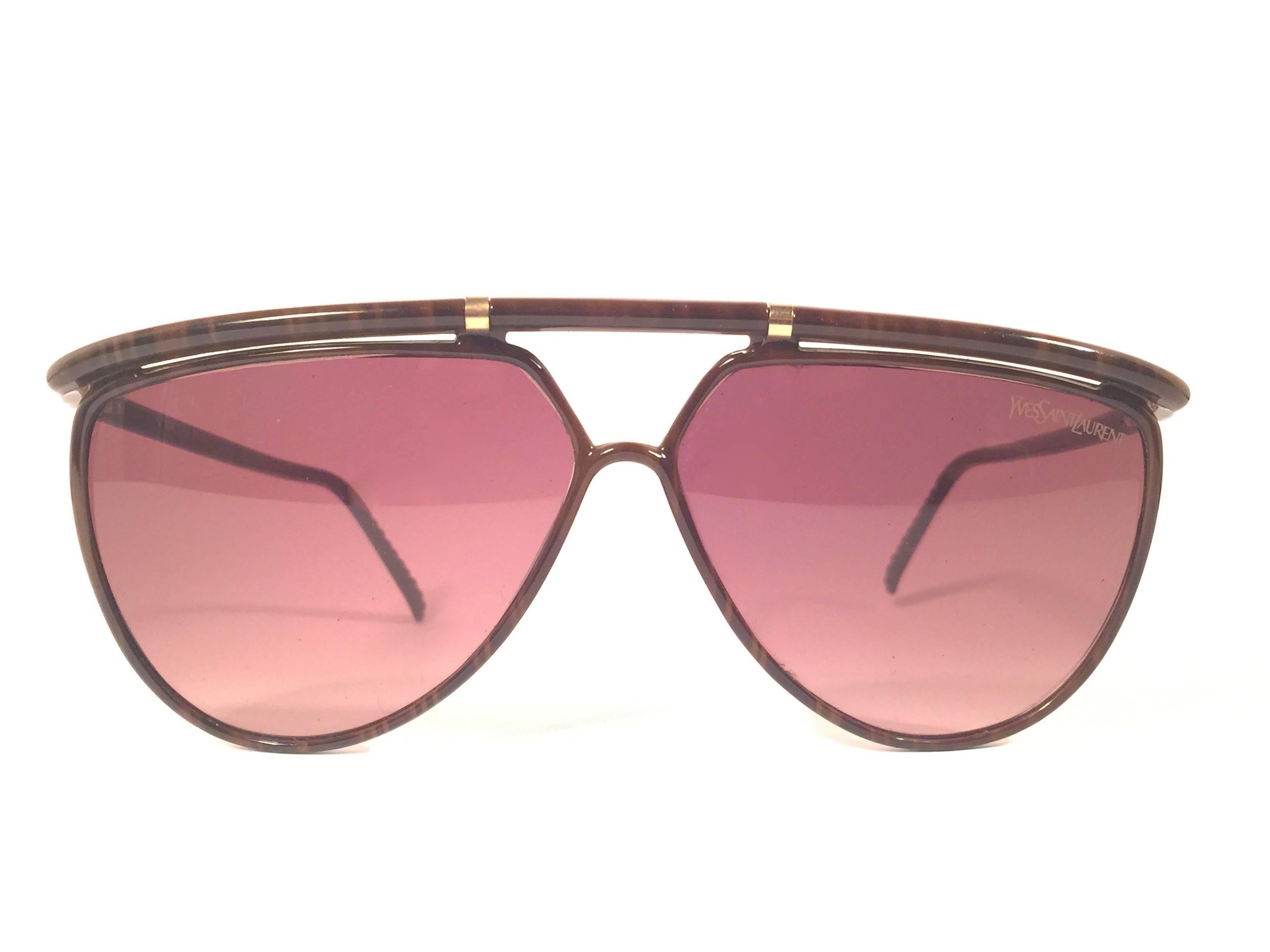 Super cool vintage new Yves Saint Laurent 1980’s sunglasses in a super classy jasped brown frame with an spotless pair of solid brown lenses.

New! never worn or displayed.  Flawless pair!!! comes with its original ysl sleeve.

This pair is an style