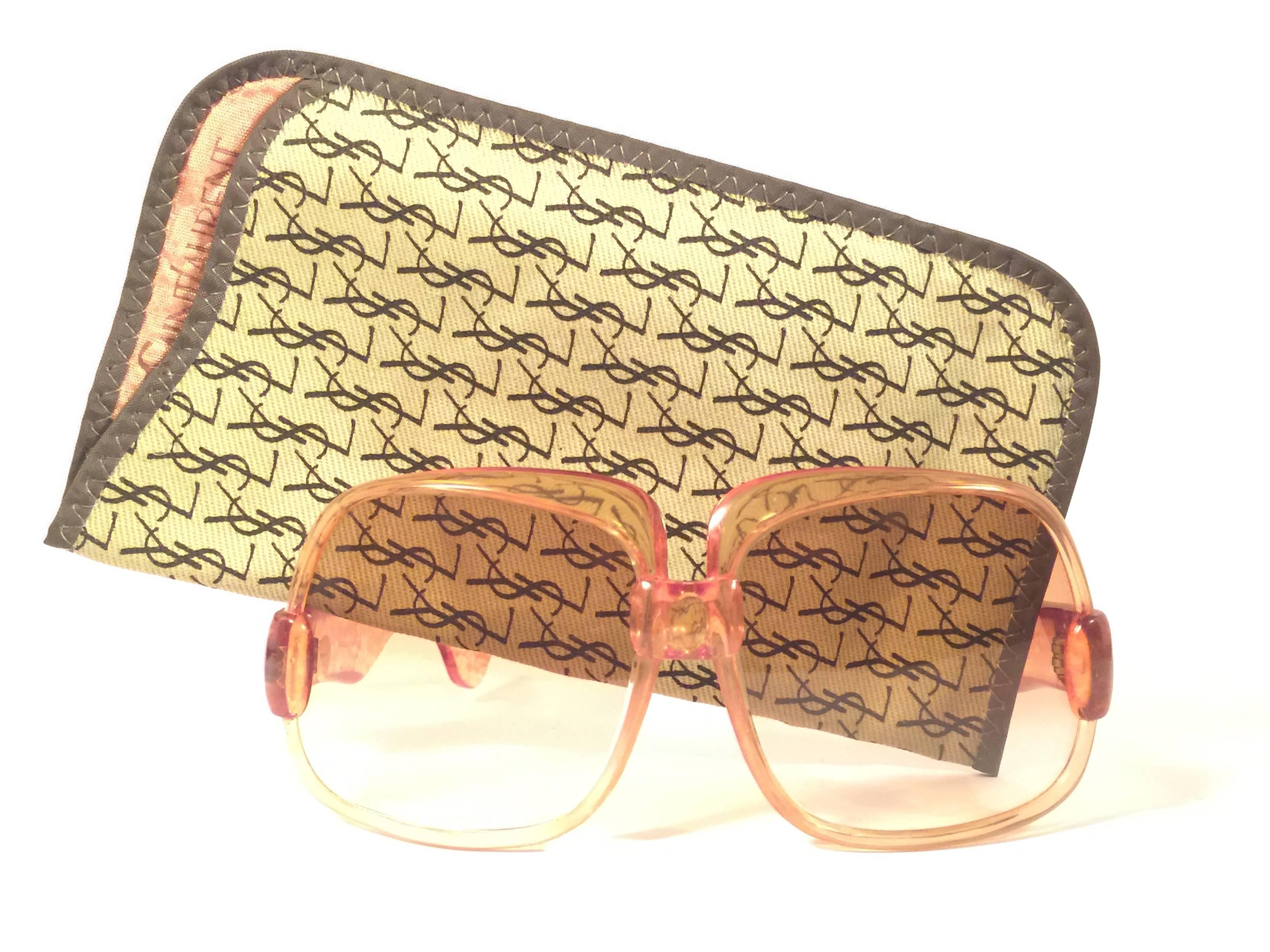 
Beautiful and stylish vintage new Yves Saint Laurent 1970’s Oversized  sunglasses in a translucent orange frame & jaspe translucent temples. Spotless pair of light gradient lenses.
New! never worn or displayed. Flawless pair!!! 

Comes with its