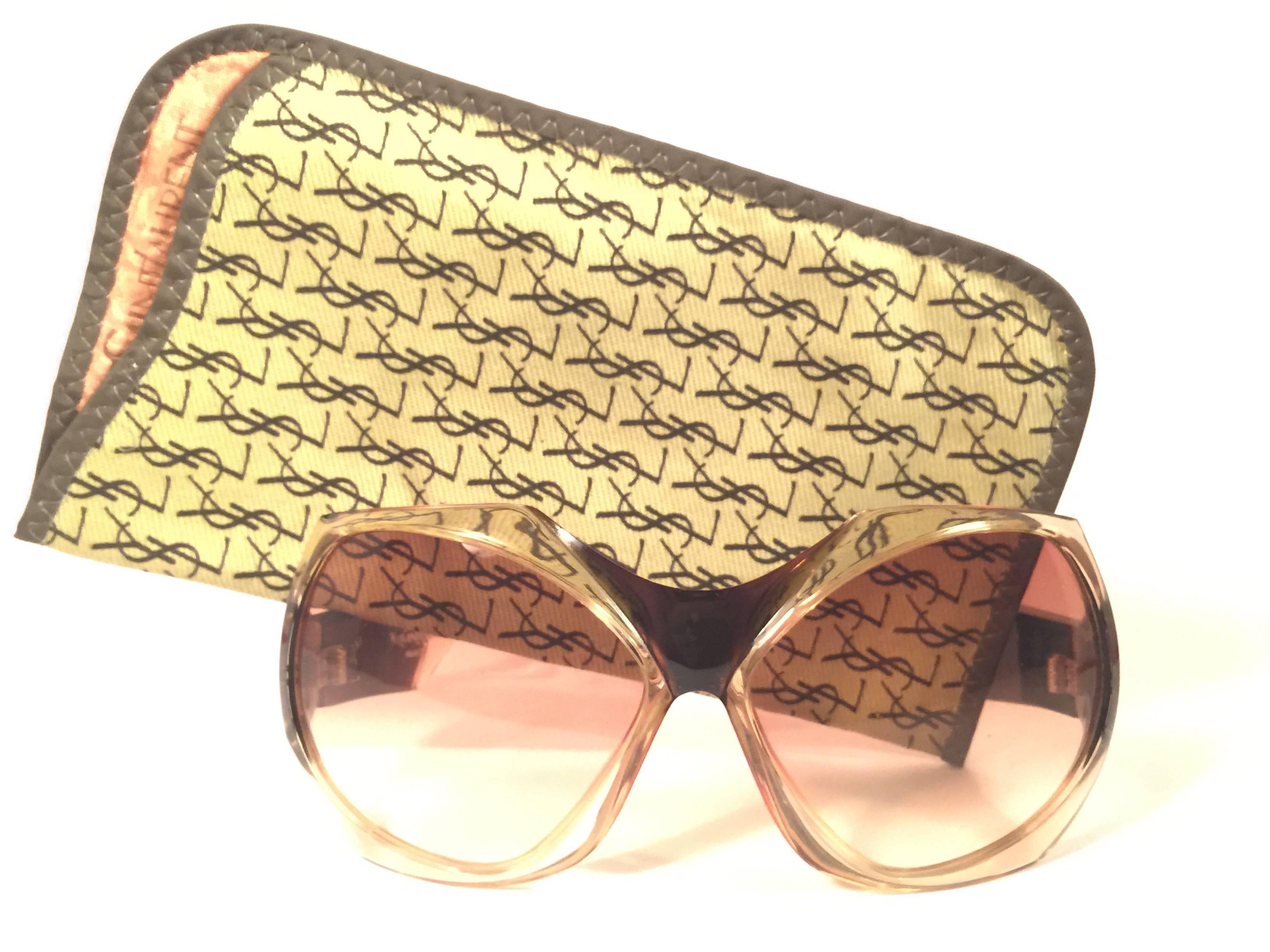 
Beautiful and stylish vintage new Yves Saint Laurent 1970’s Oversized  sunglasses in a translucent mask shaped frame. Spotless pair of light amber gradient lenses.
New! never worn or displayed. This pair has minor sign of wear due to