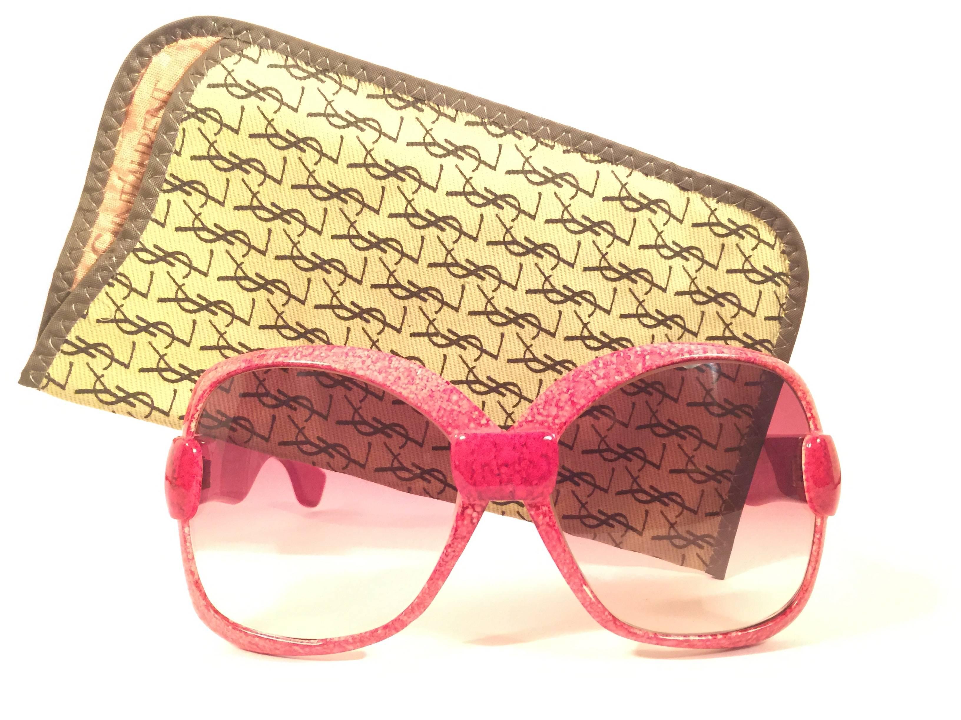Beautiful and stylish vintage new Yves Saint Laurent 1970’s Oversized sunglasses in a jasped red frame. Spotless pair of light rose gradient lenses. New! never worn or displayed. Flawless pair!!!   Comes with its original YSL sleeve.  This pair is