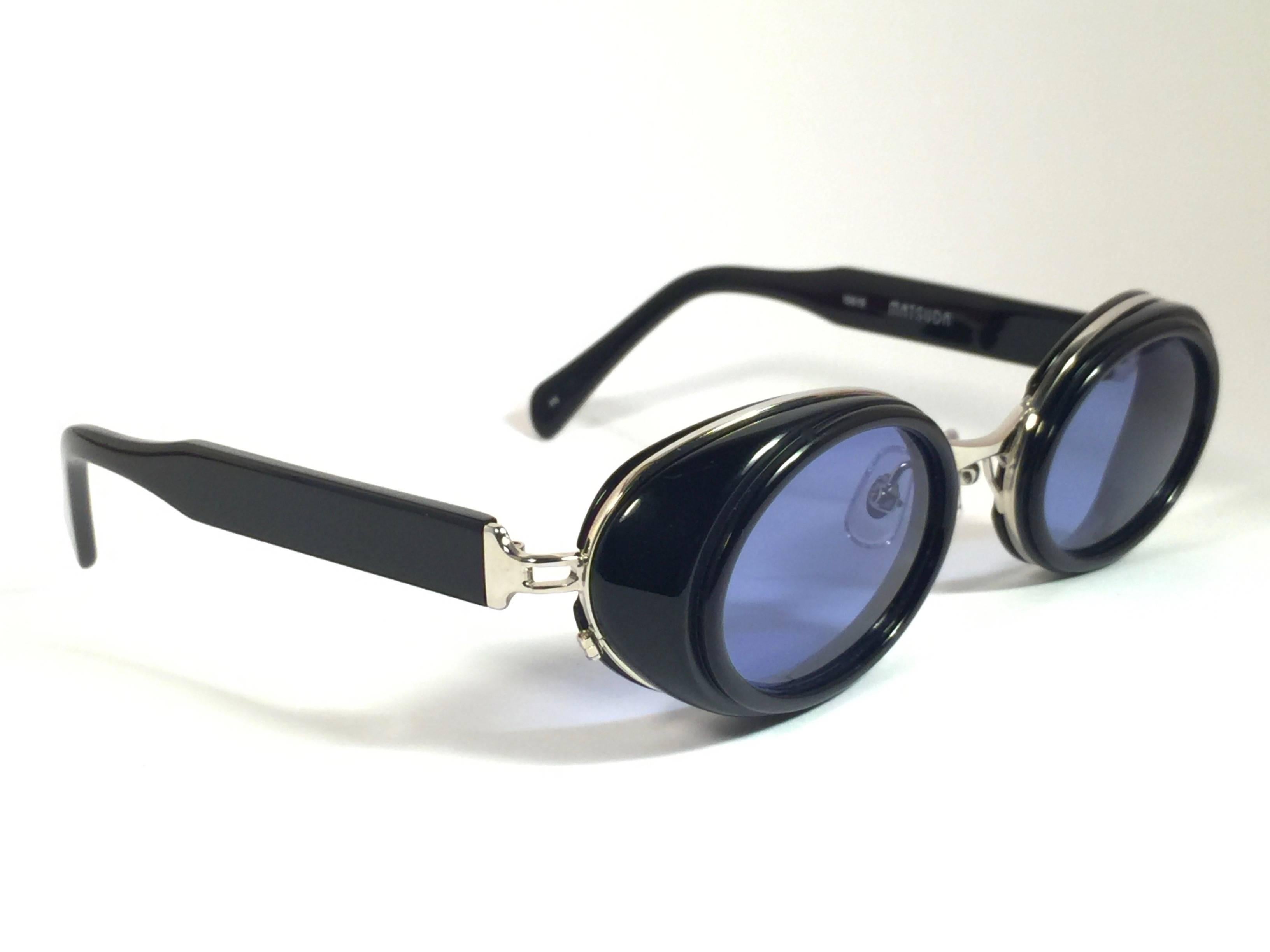 Cult brand Matsuda signed this ultra chic pair of dark blue with silver accents sunglasses. 

Spotless medium blue lenses.

Superior quality and design. 

New, never worn or displayed. Made in japan.
