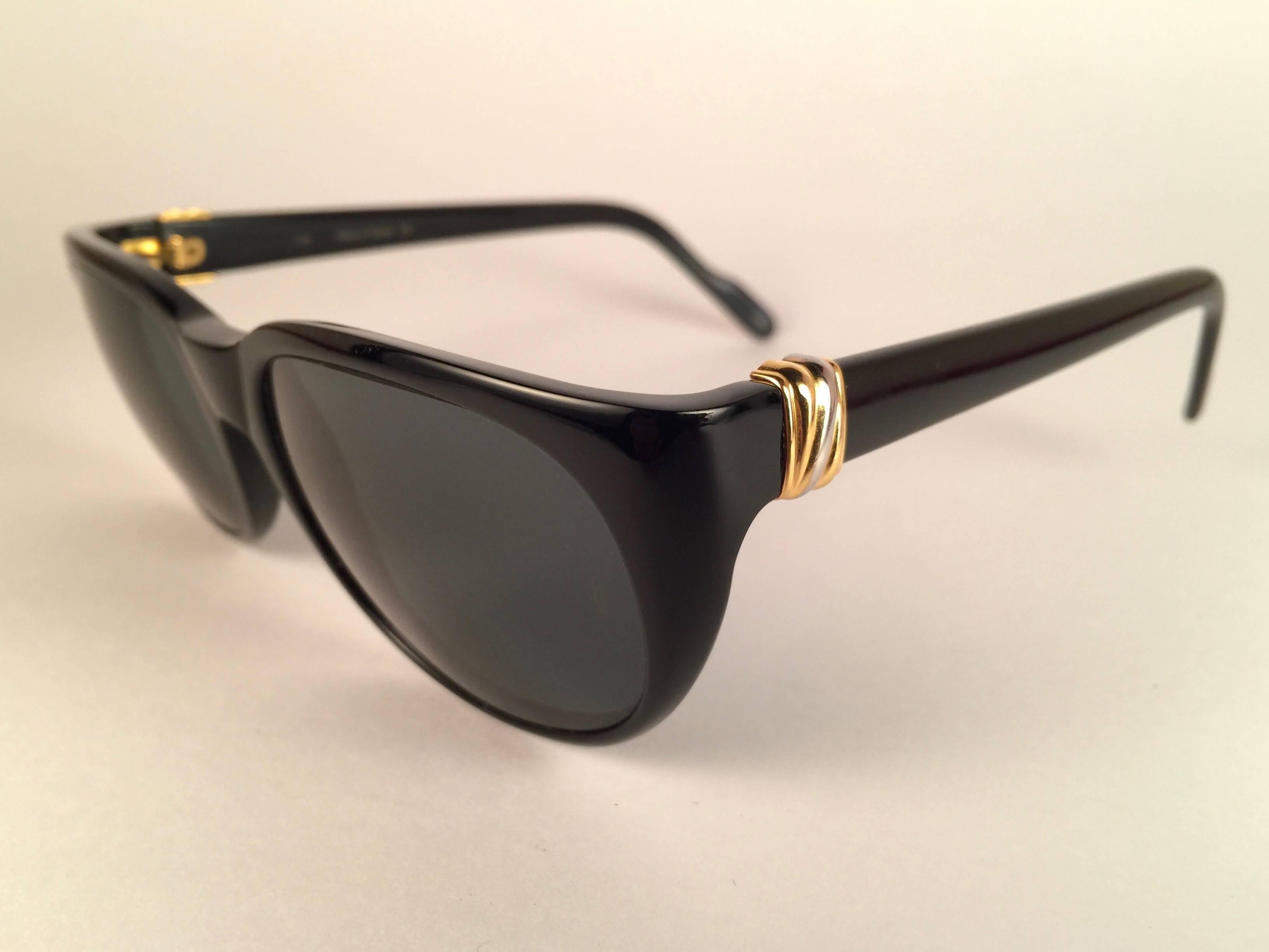 New Vintage Cartier Trinity Black 18k Gold Plated Accents France 1990 sunglasses In New Condition In Baleares, Baleares