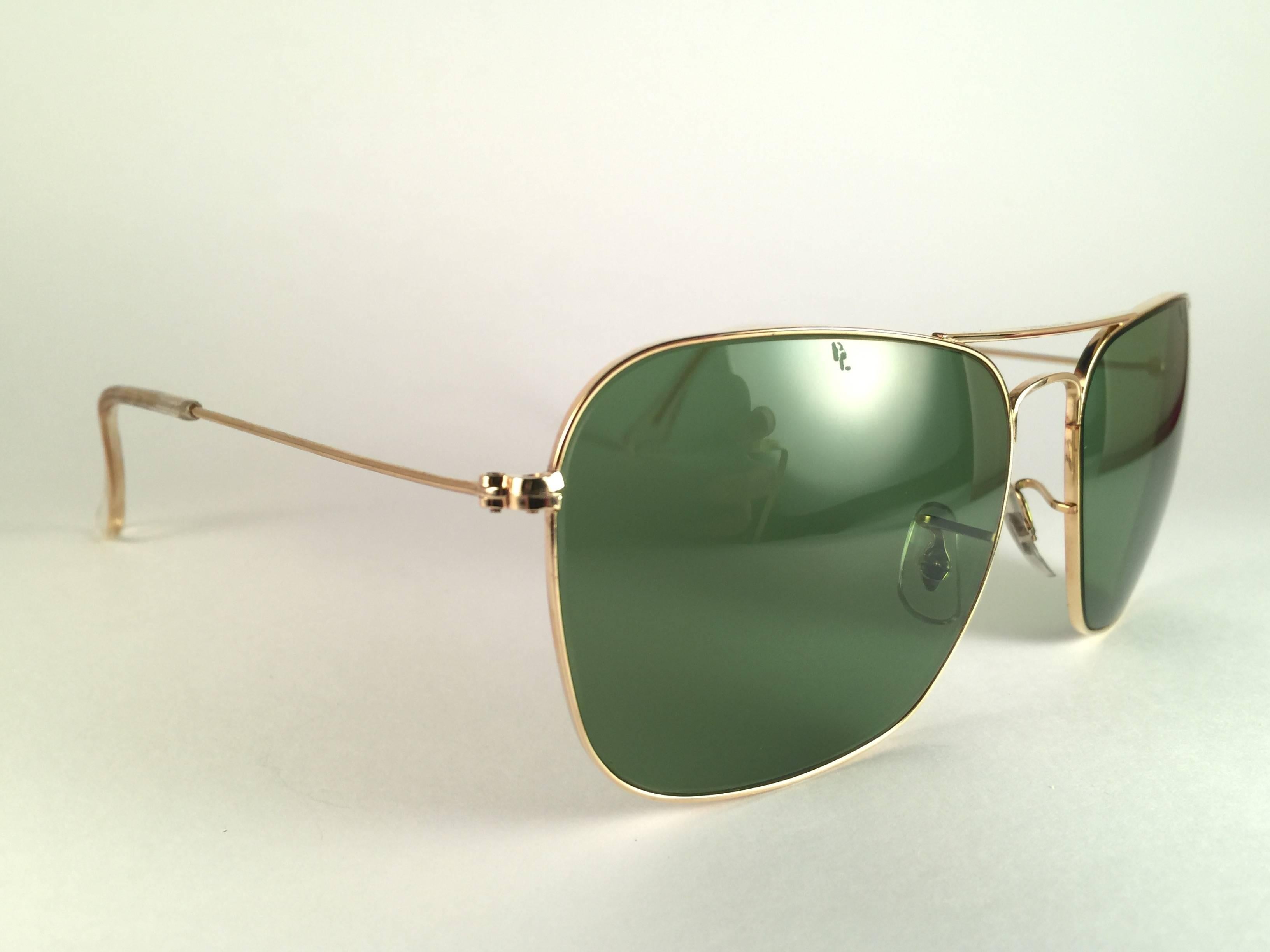 New Vintage Ray Ban Caravan gold plated in 58MM size. Lenses are RB3 green,  B&L etched in the lenses, so mid 1970's.   
Comes with its original Ray Ban B&L case.  
A seldom piece in new, never worn or displayed condition.