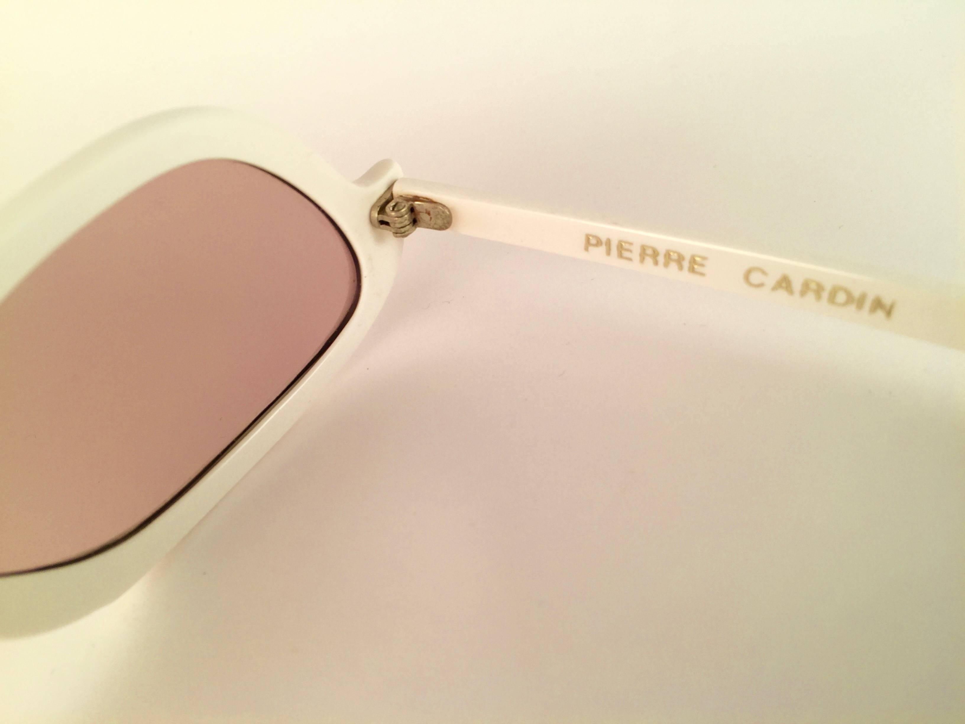 Pierre Cardin - Lunettes de soleil vintage pliables en verre ambré, blanches, années 1960, état neuf Neuf - En vente à Baleares, Baleares