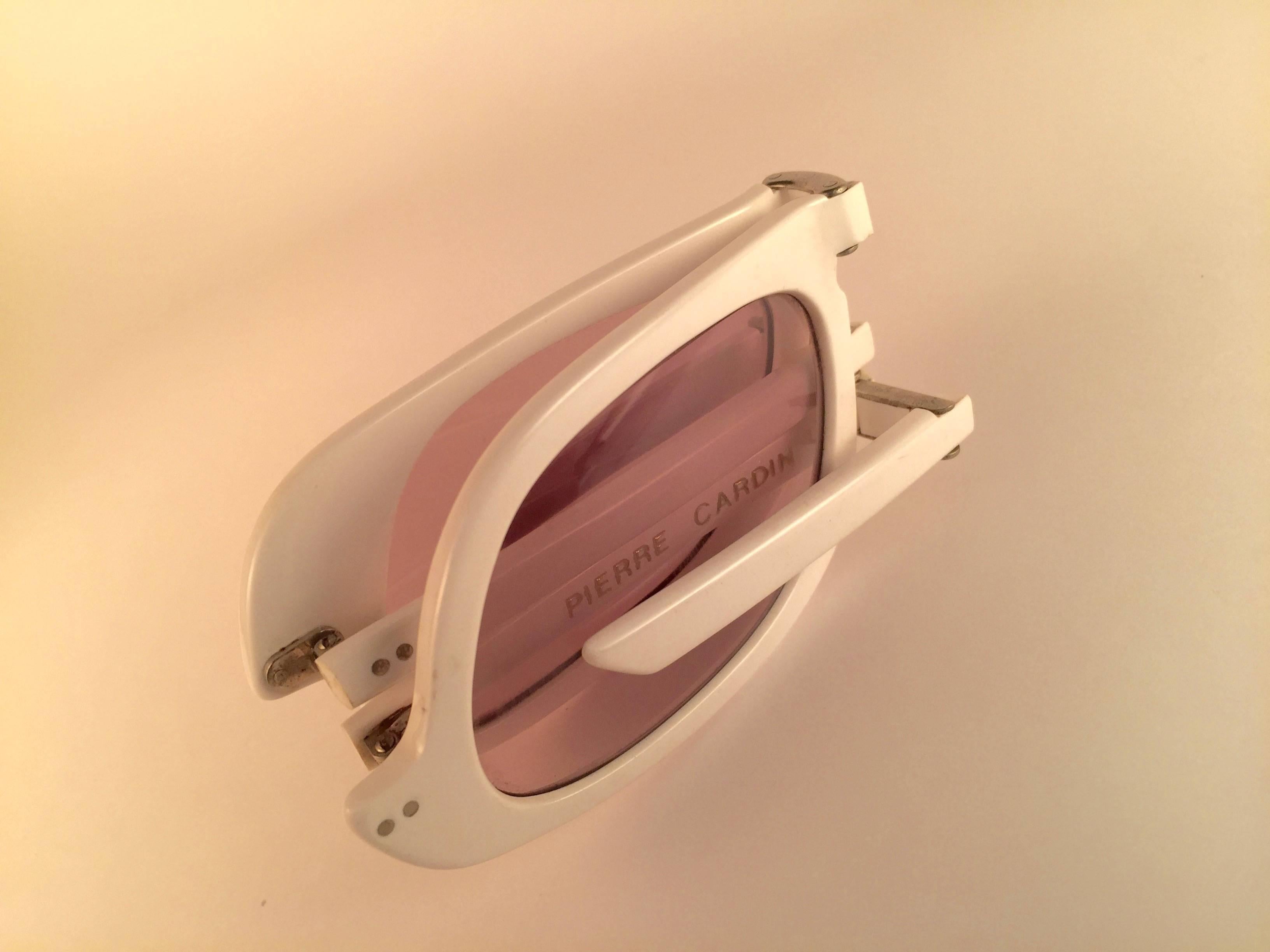 Pierre Cardin - Lunettes de soleil vintage pliables en verre ambré, blanches, années 1960, état neuf en vente 1