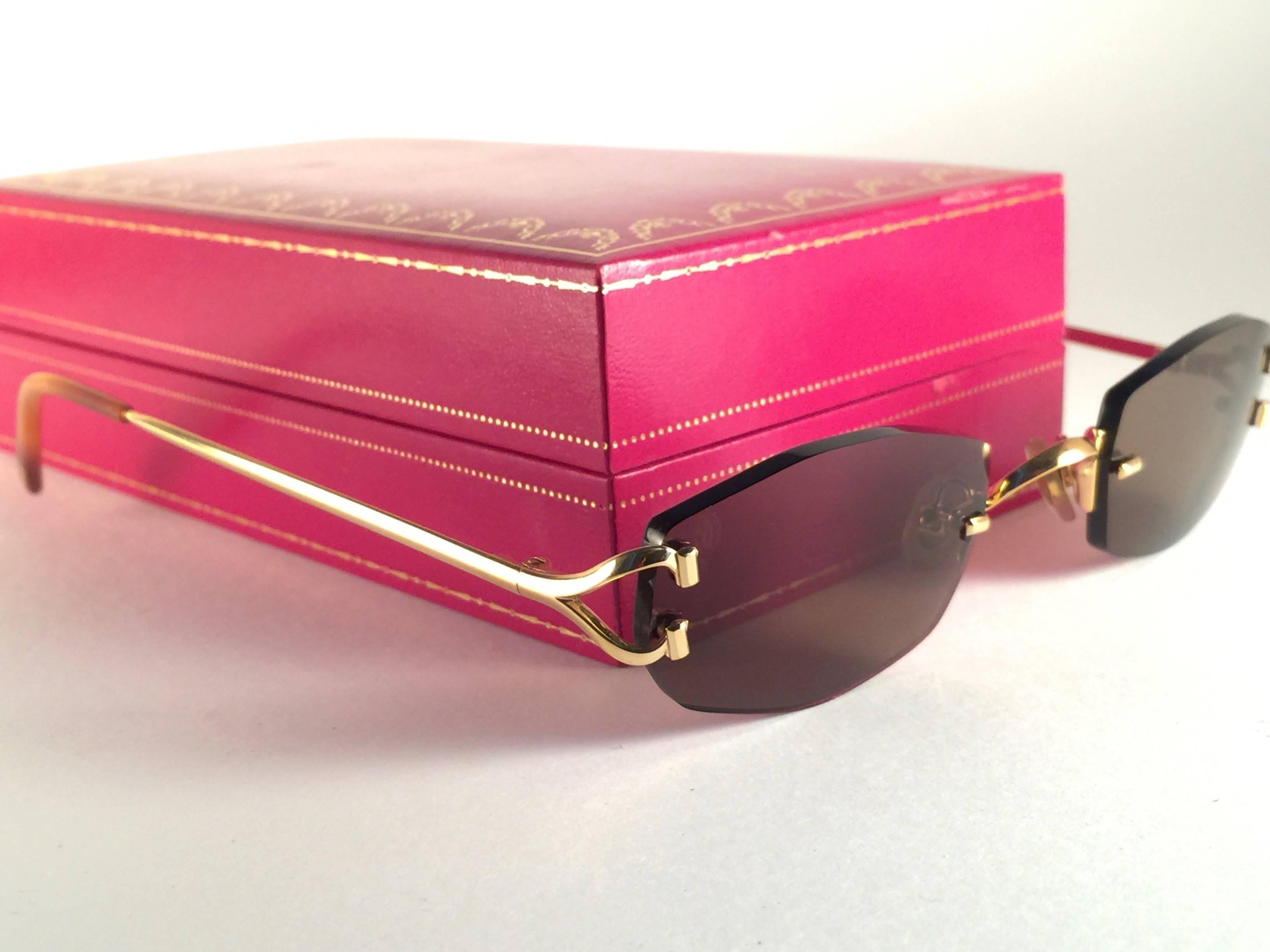 New Vintage Cartier Capri Gold 49mm Rimless Brown Lens France Sunglasses In New Condition In Baleares, Baleares