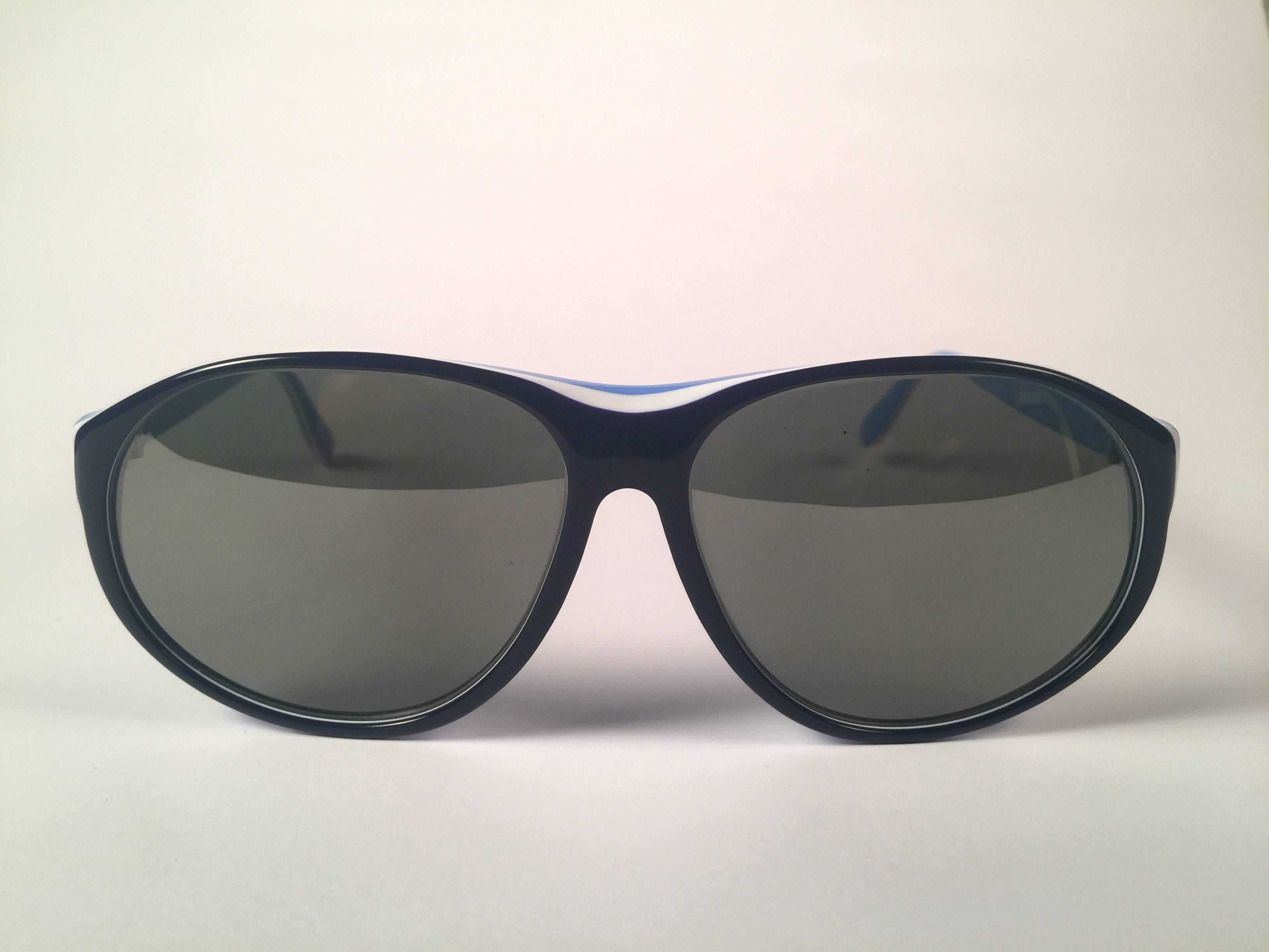 white mirrored wayfarer sunglasses