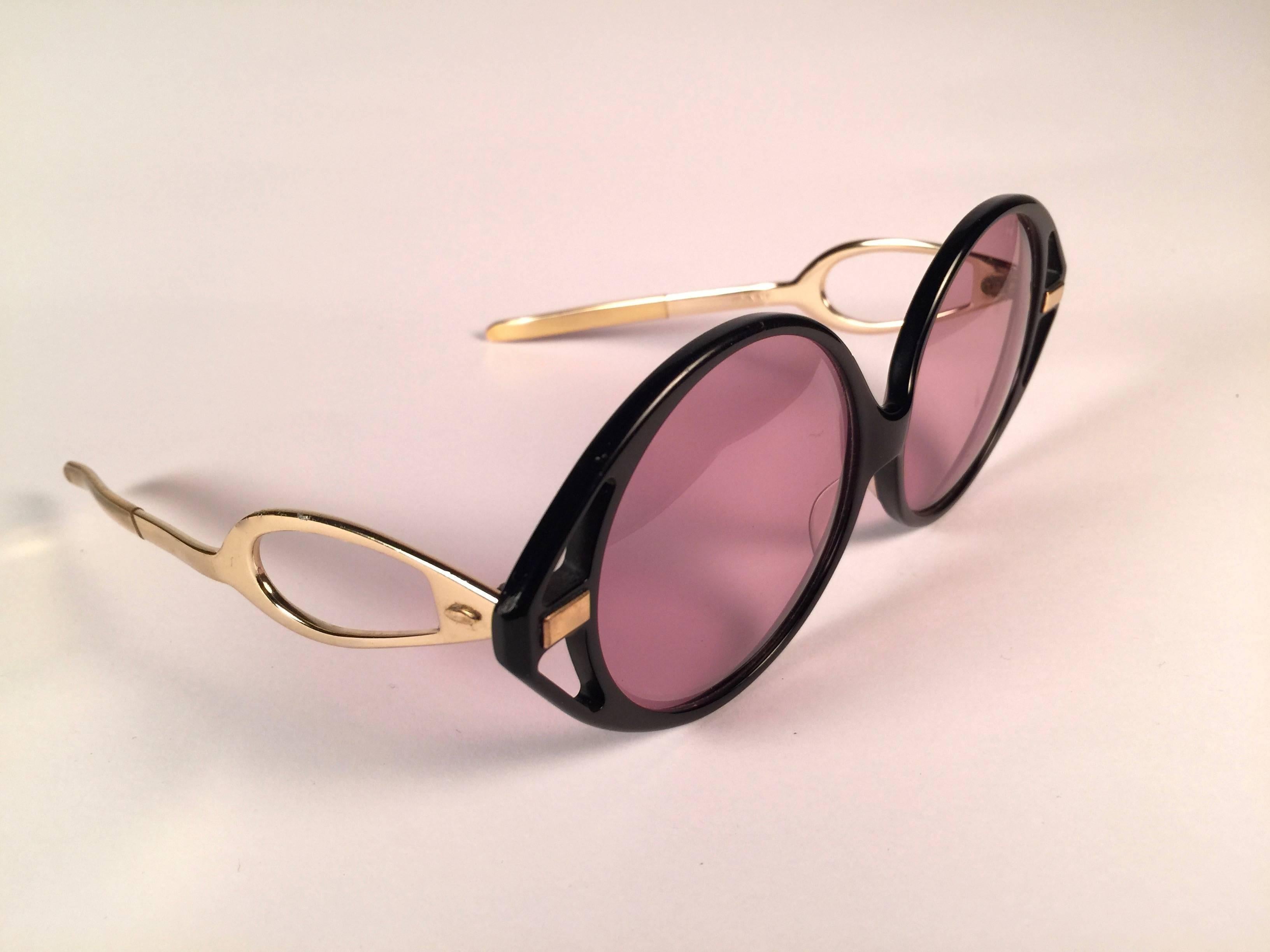 New and rare vintage B&L Wynne black and gold oversized frame holding a spotless pair of rose lenses.  
New, never worn or displayed. This pair may have minor sign of wear due to nearly 40 years of storage.   
Designed and Produced in USA.